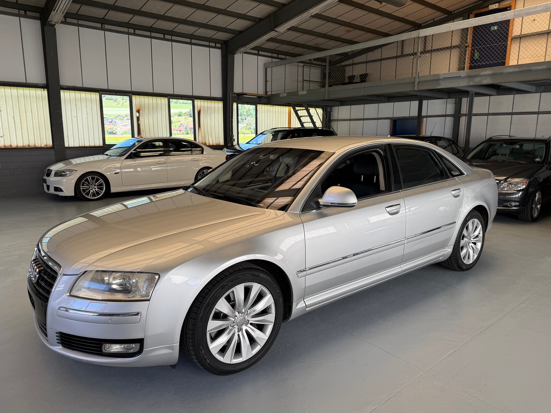 AUDI A8 L 4.2 FSI quattro tiptronic-image-4