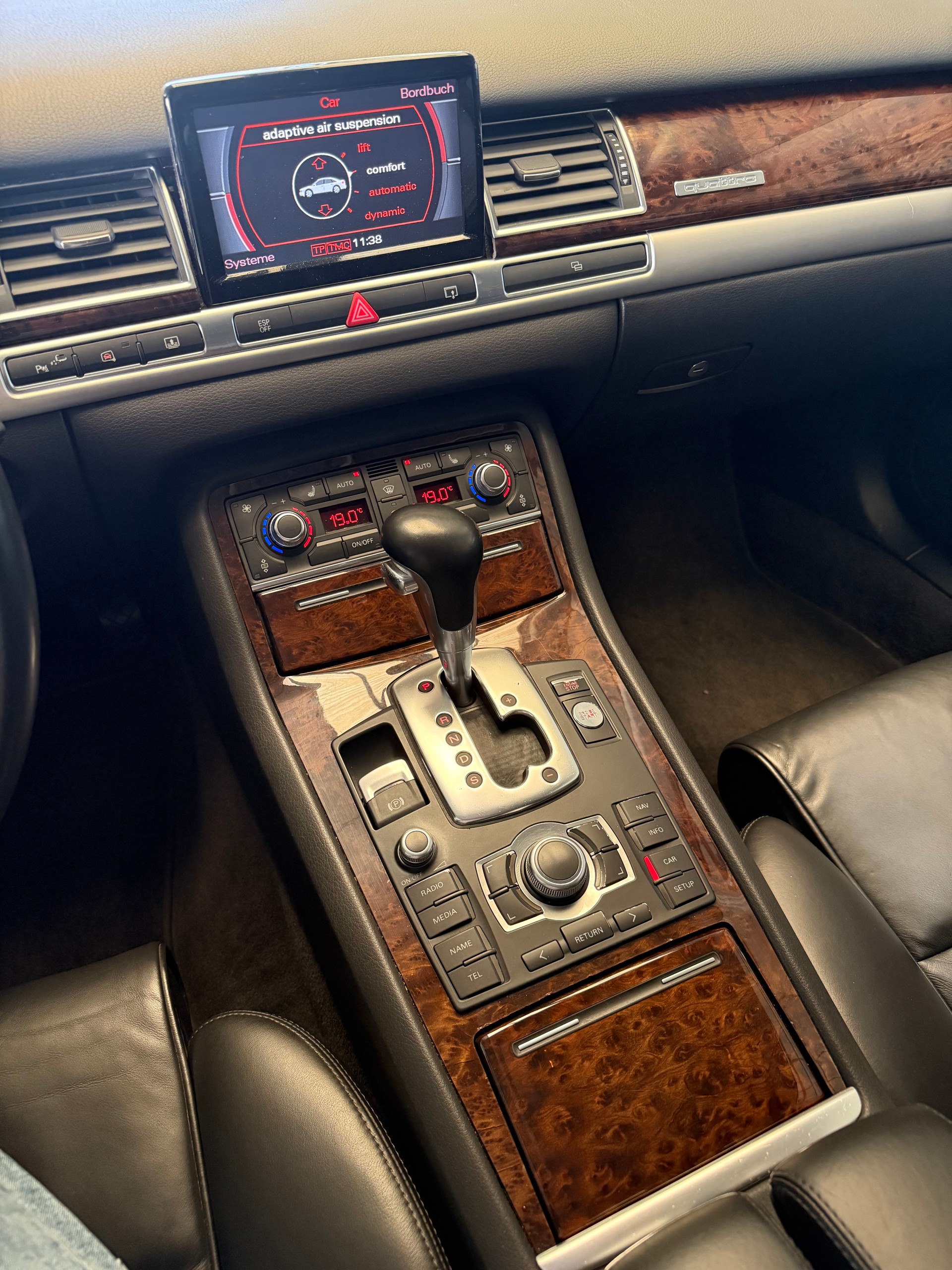AUDI A8 L 4.2 FSI quattro tiptronic-image-10
