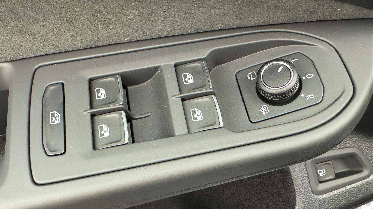 VW Golf VIII 1.5 TSI PHEV Limited-image-8