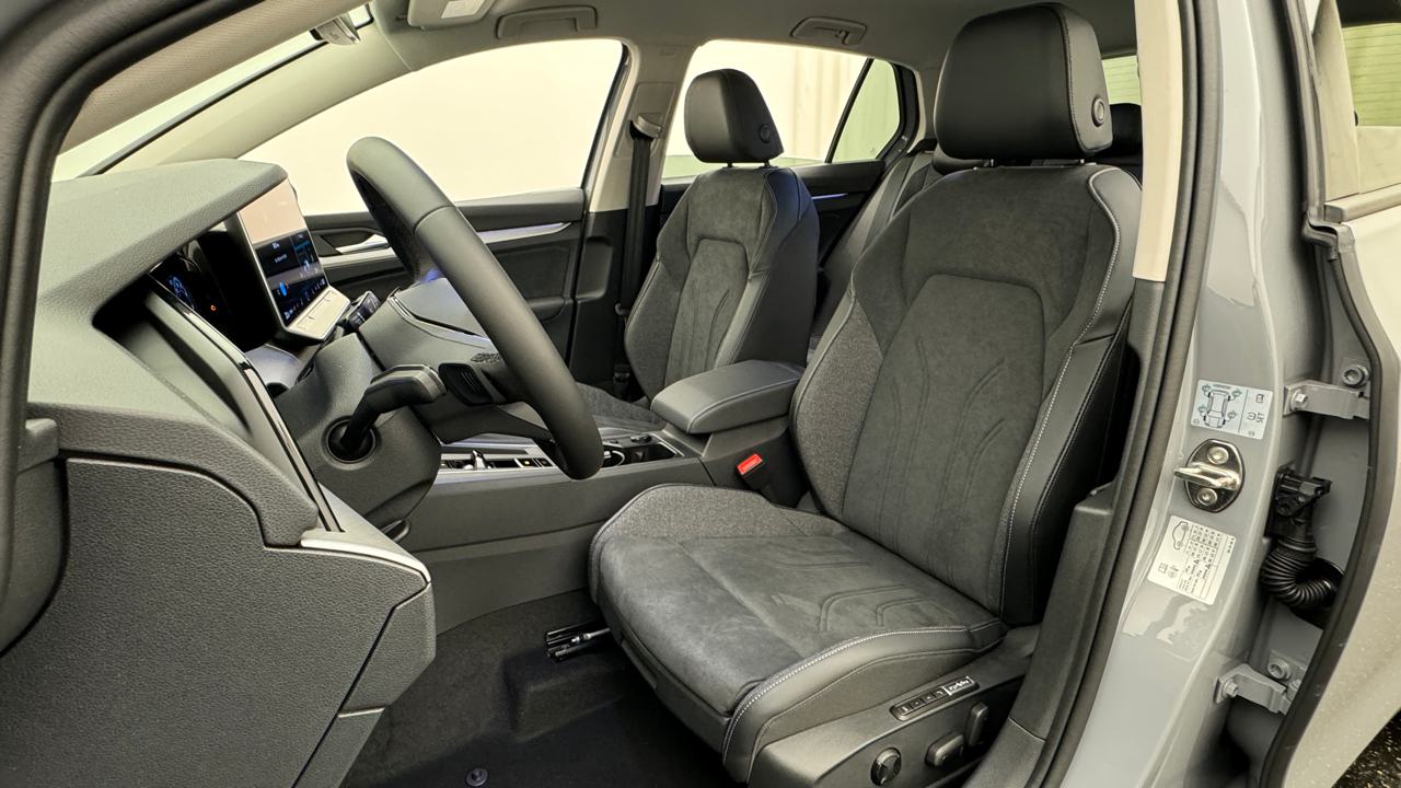VW Golf VIII 1.5 TSI PHEV Limited-image-4