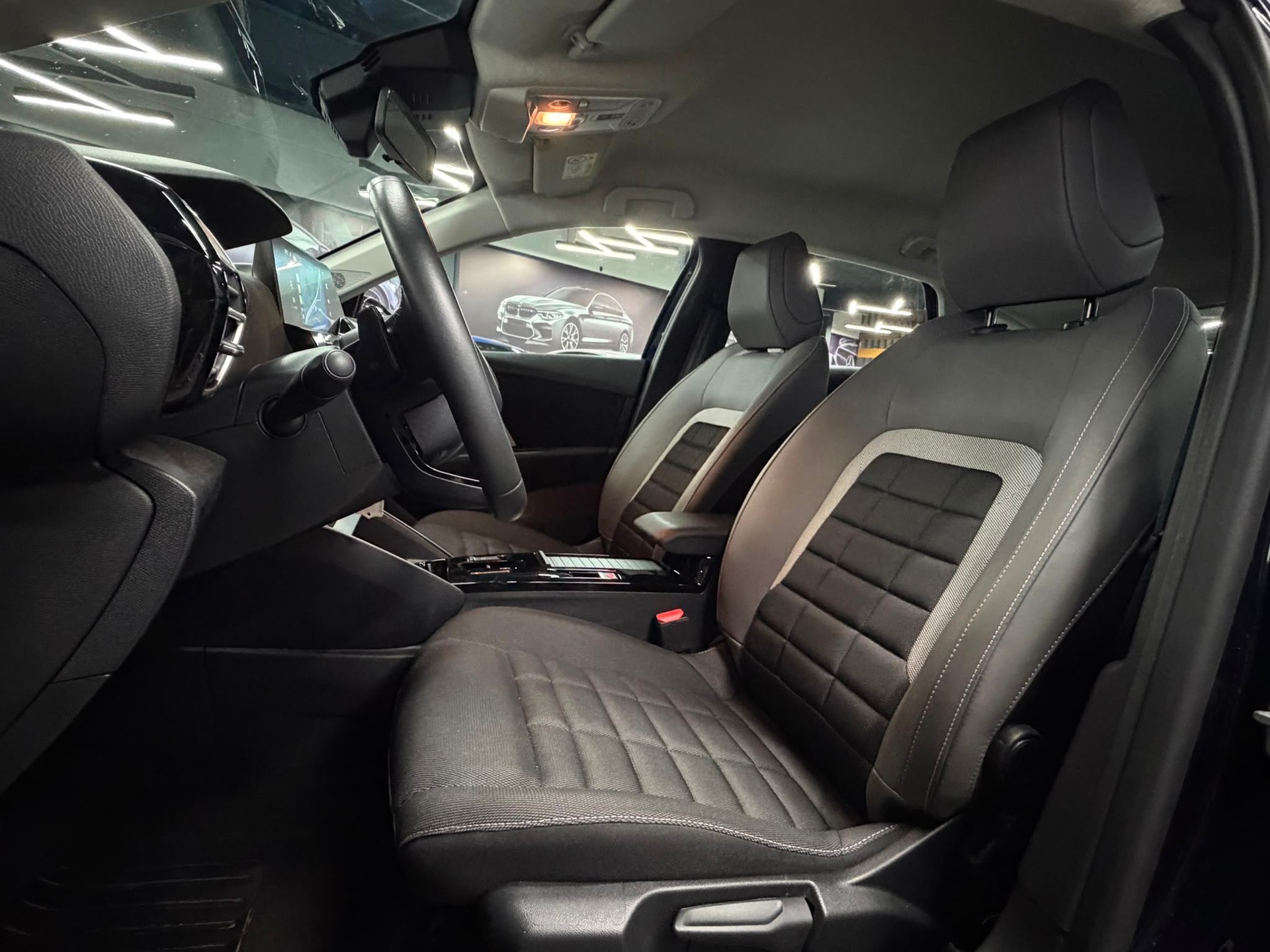 CITROEN C4 1.2 130 Plus EAT8-image-10