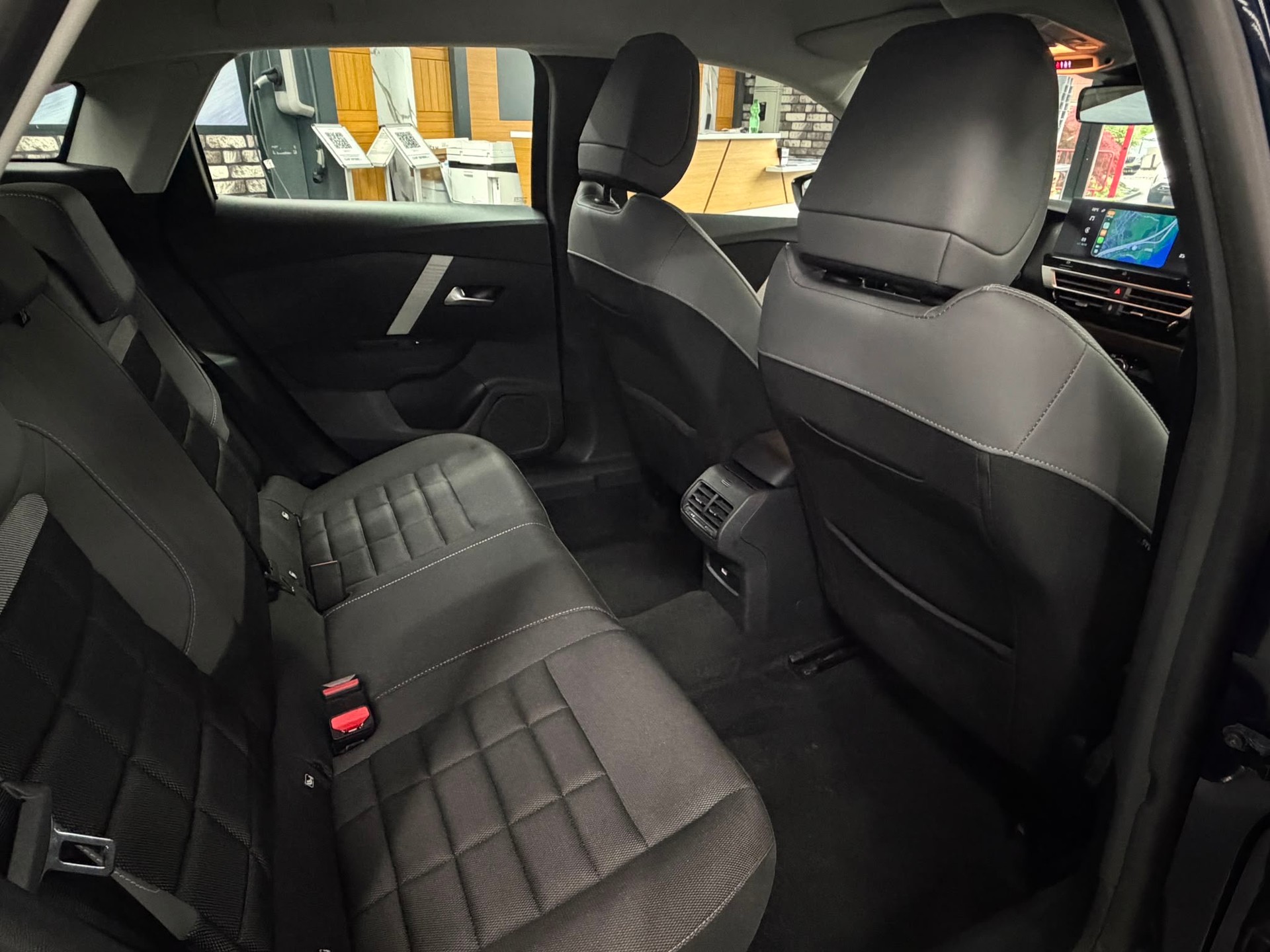 CITROEN C4 1.2 130 Plus EAT8-image-14