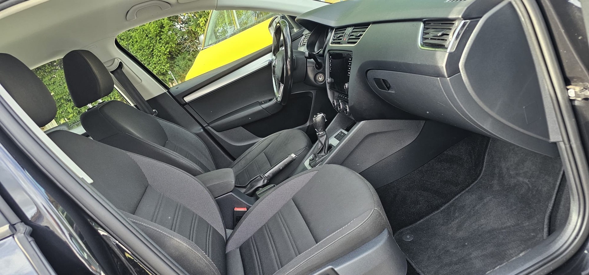 SKODA Octavia Combi 1.8 TSI L&K 4x4 DSG-image-9