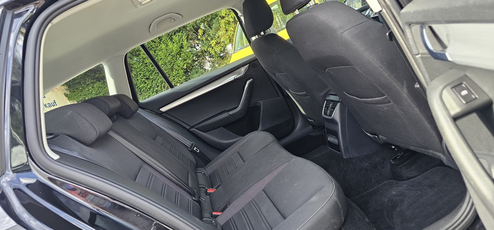 SKODA Octavia Combi 1.8 TSI L&K 4x4 DSG-image-10