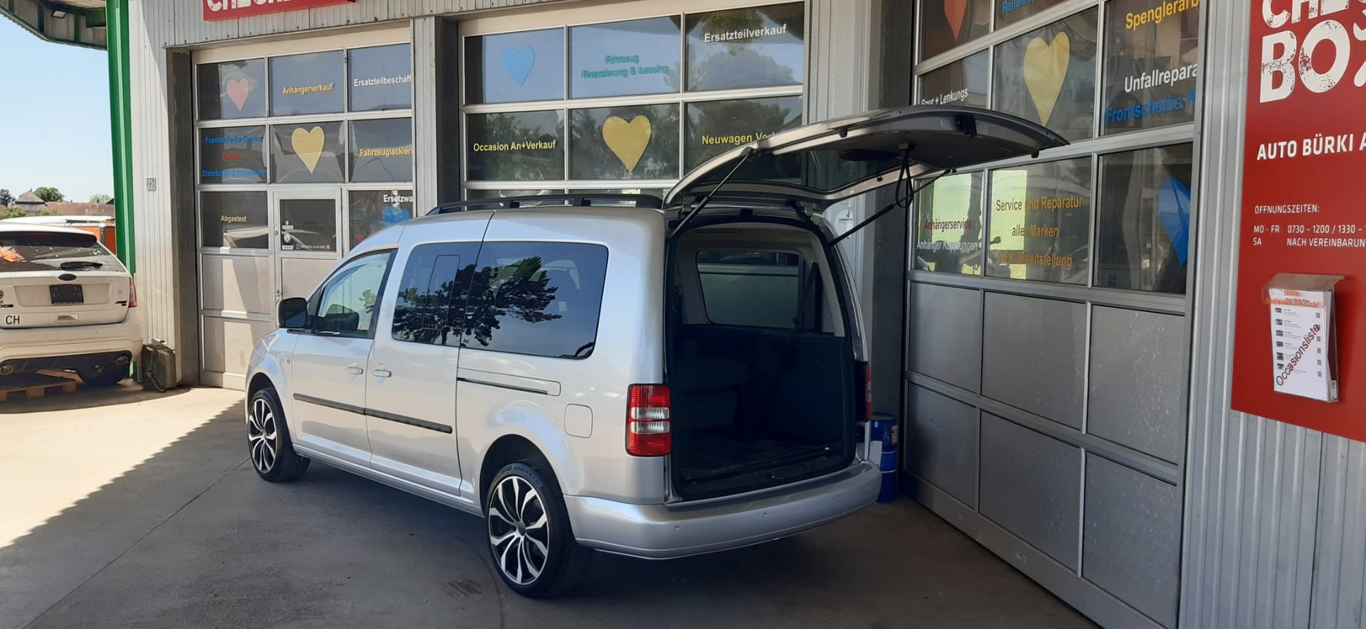 VW Caddy Maxi 1.6 TDI CR Blue Motion Trendline-image-9