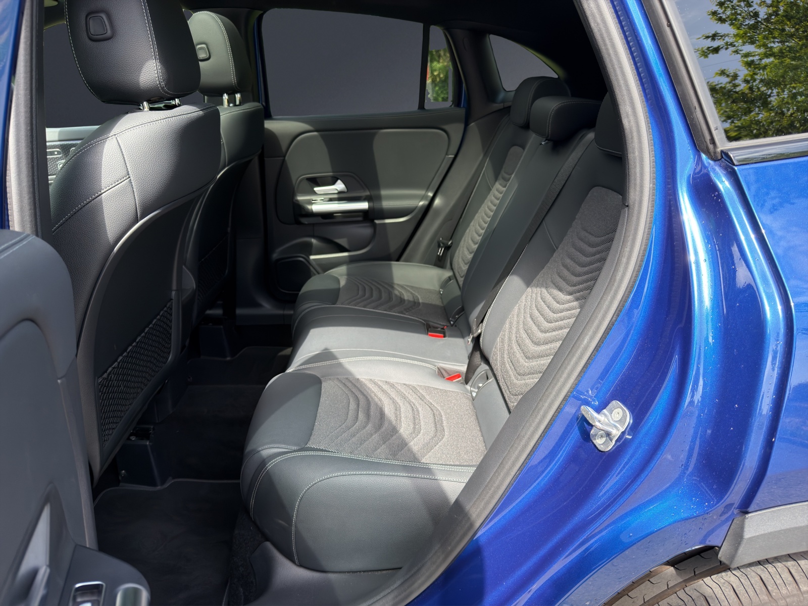 MERCEDES-BENZ GLA 250 e EQ Star 8G-DCT-image-10