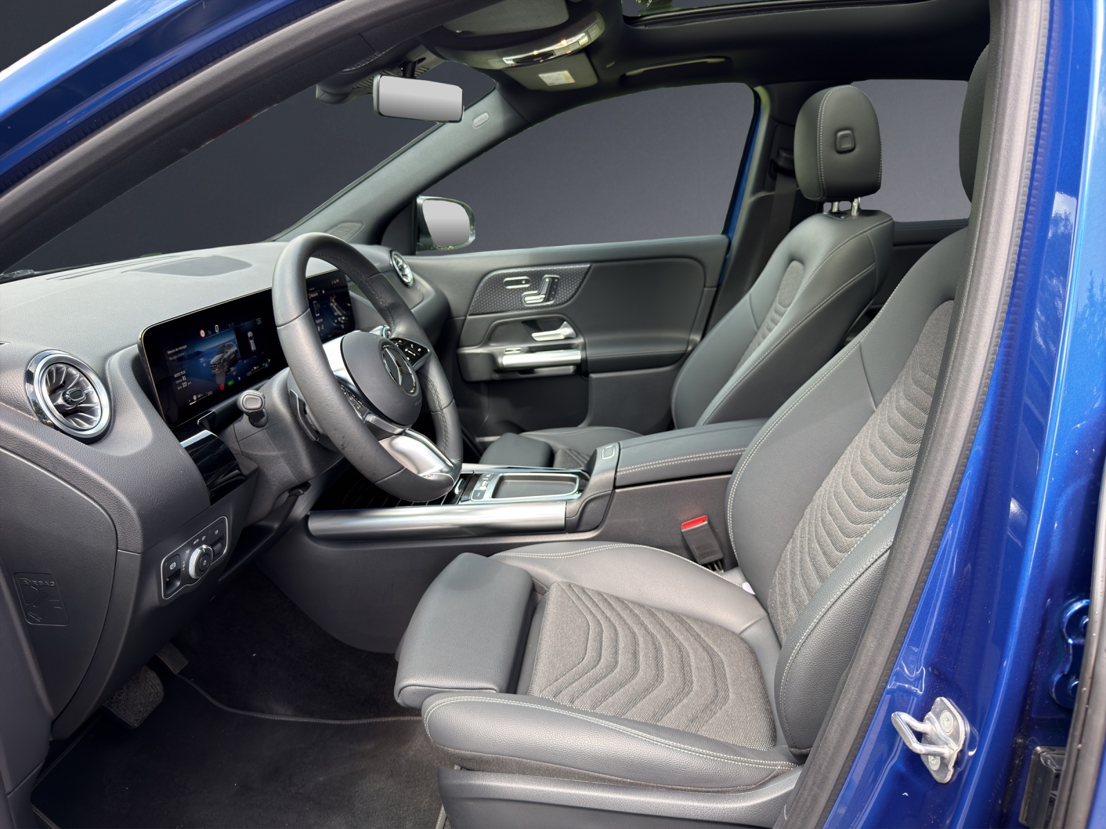 MERCEDES-BENZ GLA 250 e EQ Star 8G-DCT-image-5