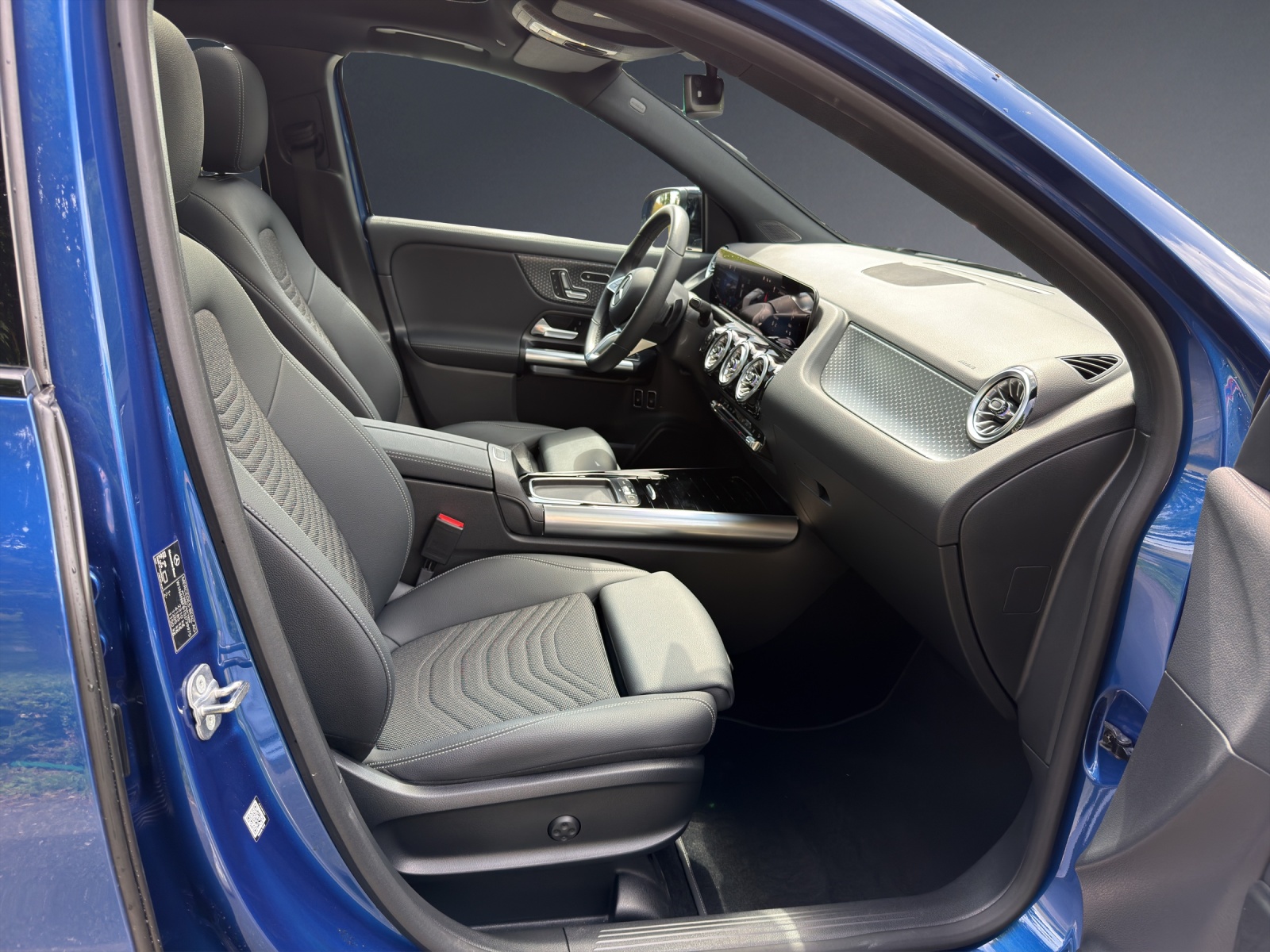 MERCEDES-BENZ GLA 250 e EQ Star 8G-DCT-image-6
