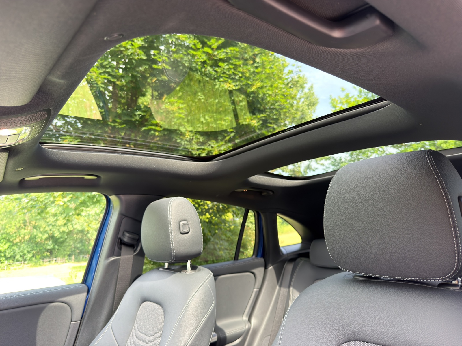 MERCEDES-BENZ GLA 250 e EQ Star 8G-DCT-image-14