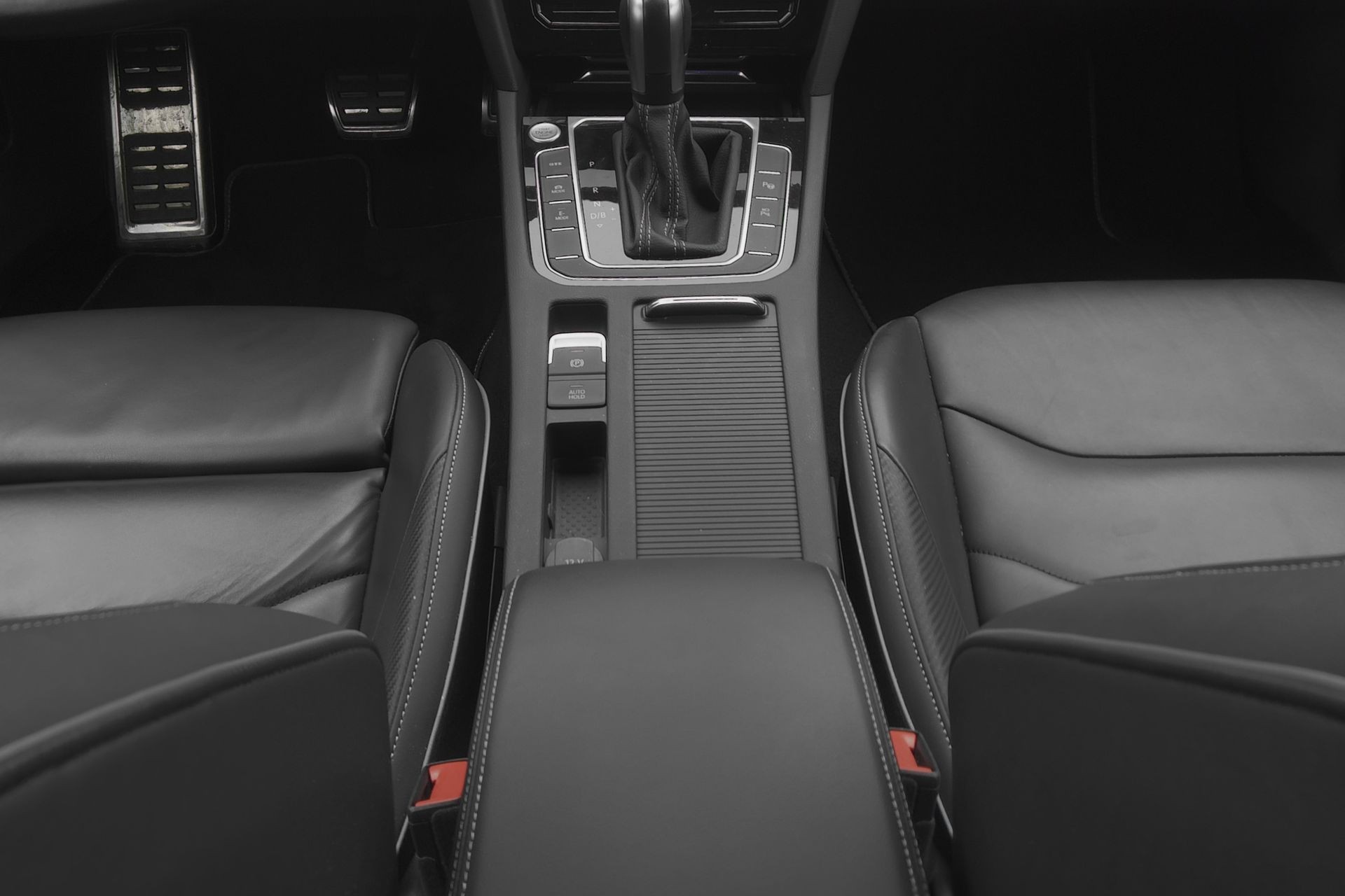 VW Arteon SB 1.4 TSI eHybrid R-Line DSG mit Anhängerkupplung & Panoramadach-image-9