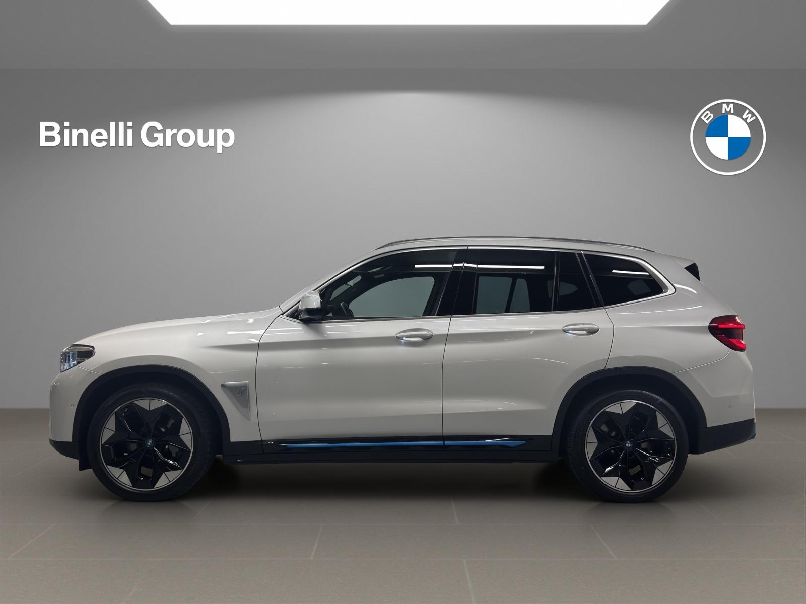 BMW iX3 E-Motor-showroom-element-1