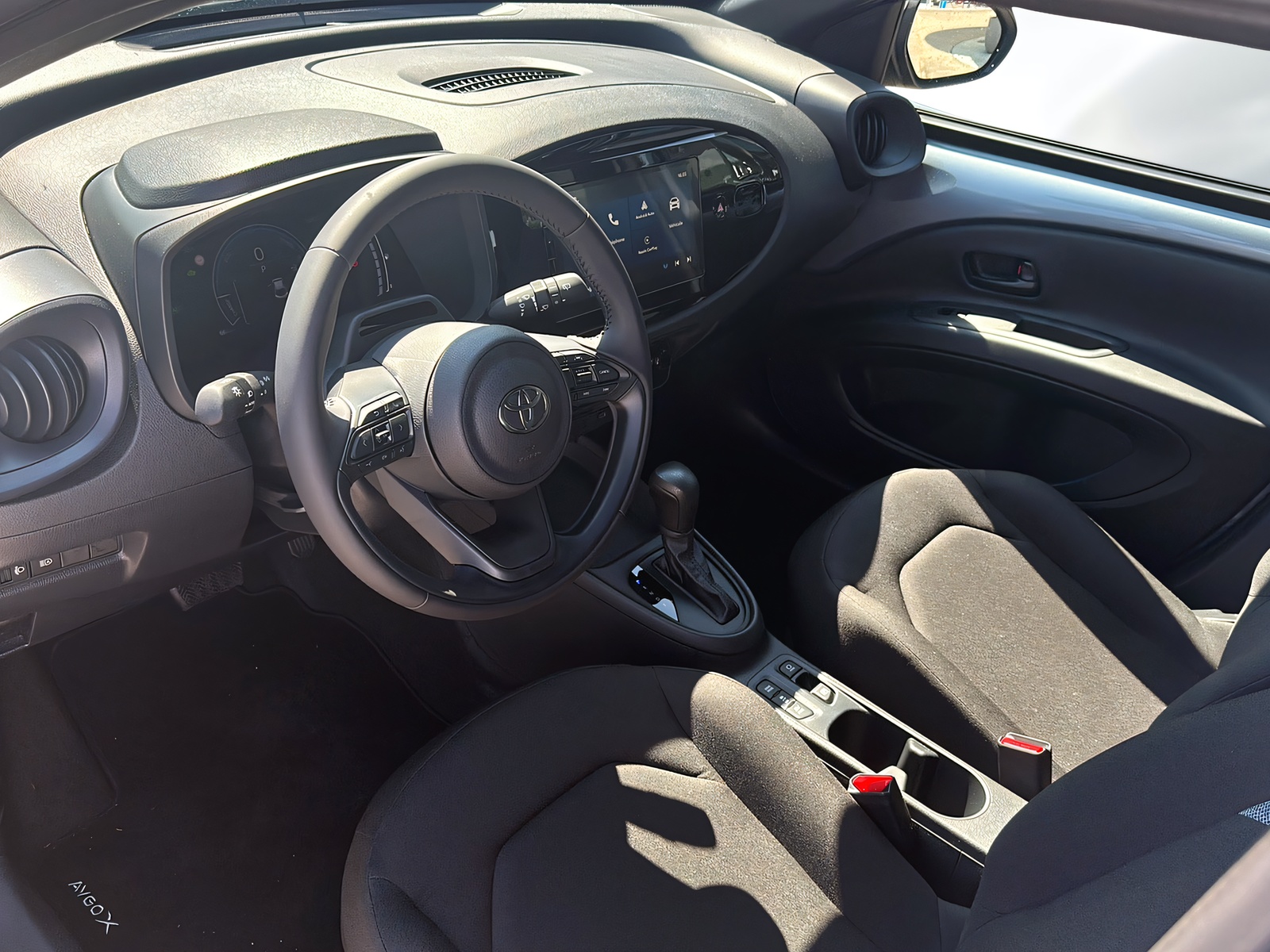 TOYOTA Aygo X 1.5 Comfort e-CVT-image-4