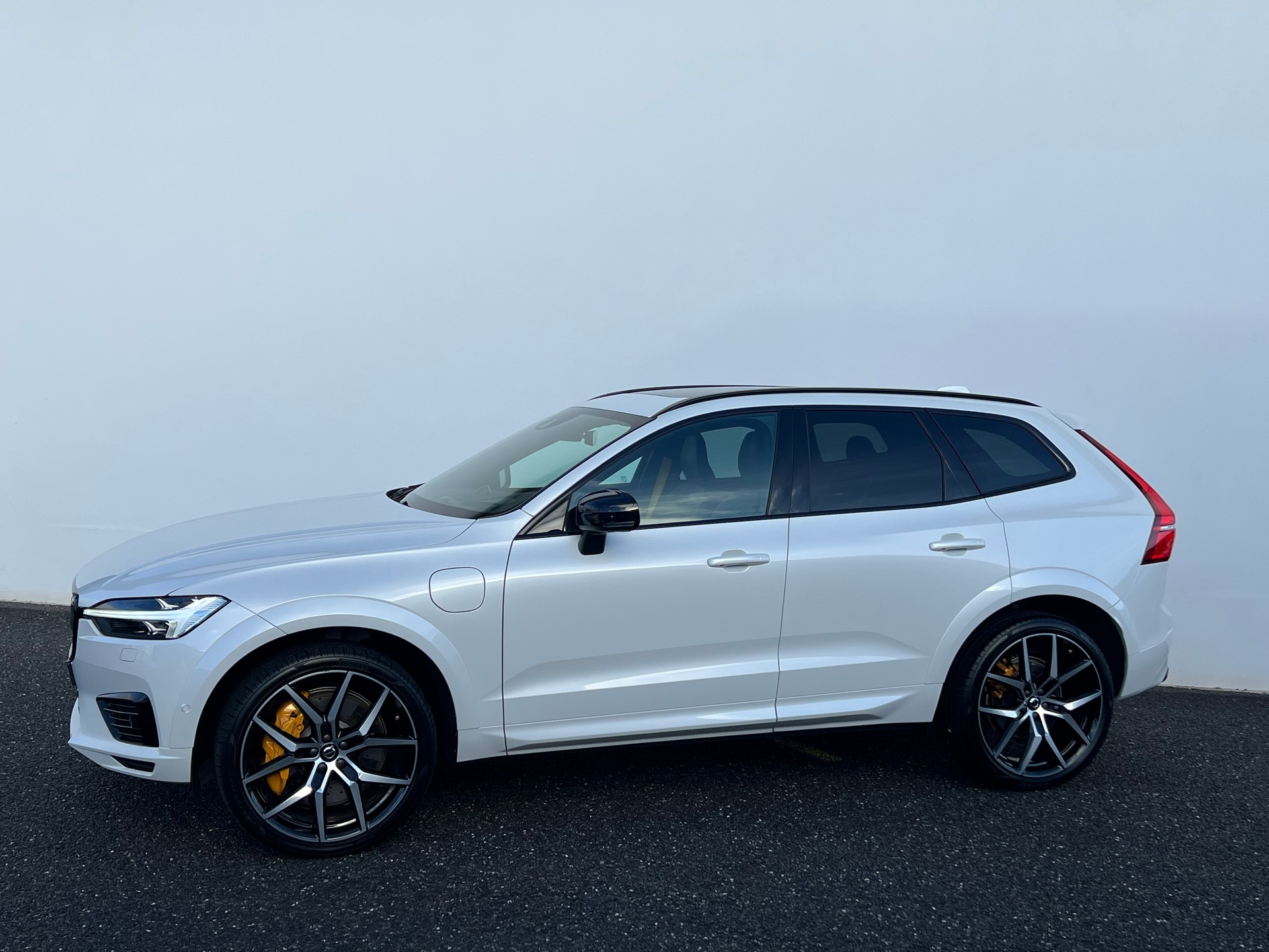 VOLVO XC60 2.0 T8 TE Polestar eAWD-image-2