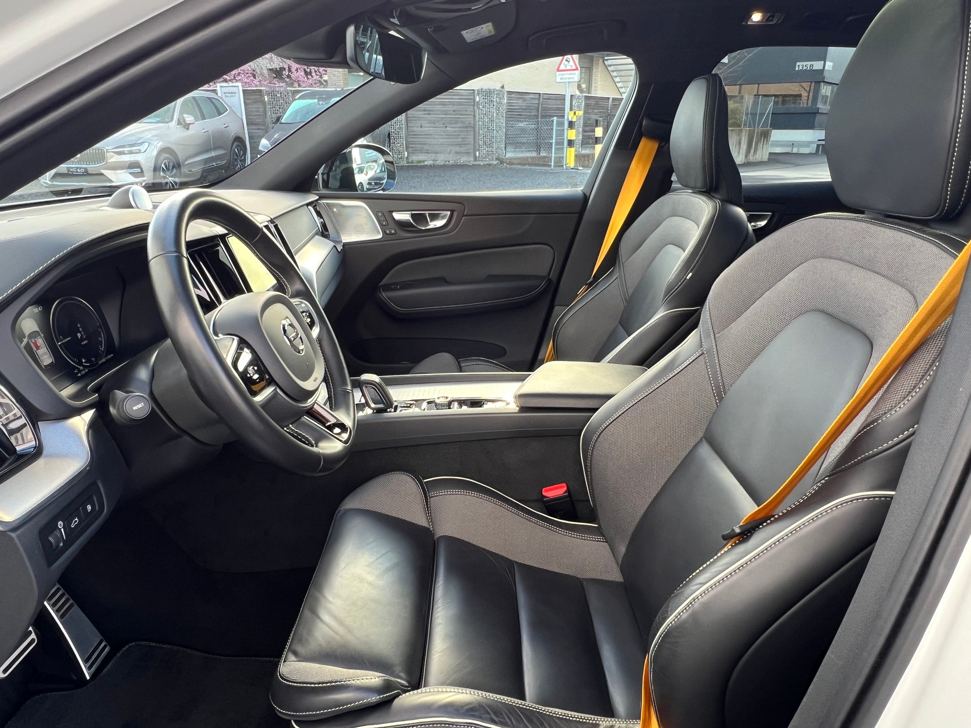 VOLVO XC60 2.0 T8 TE Polestar eAWD-image-9