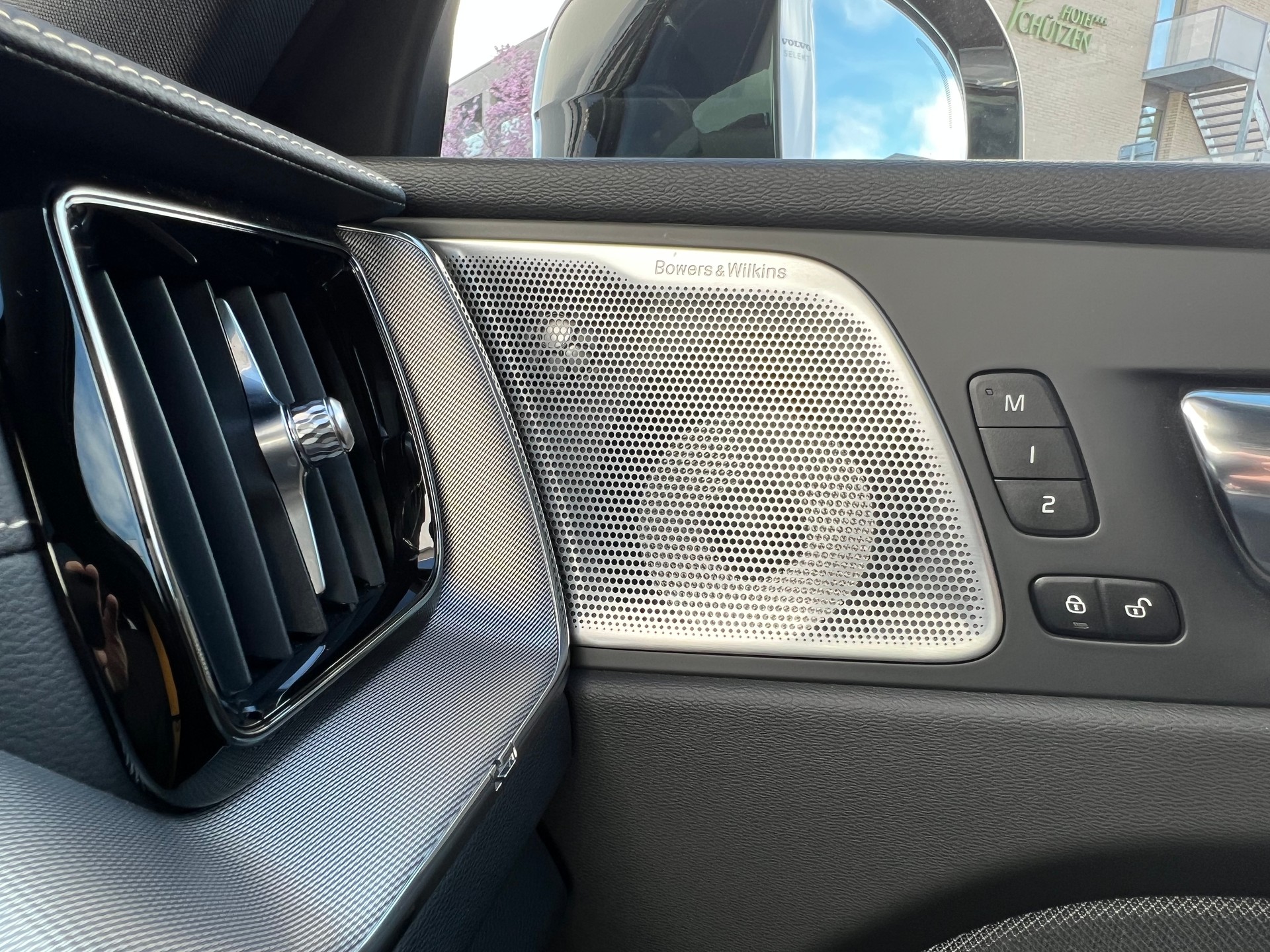 VOLVO XC60 2.0 T8 TE Polestar eAWD-image-15