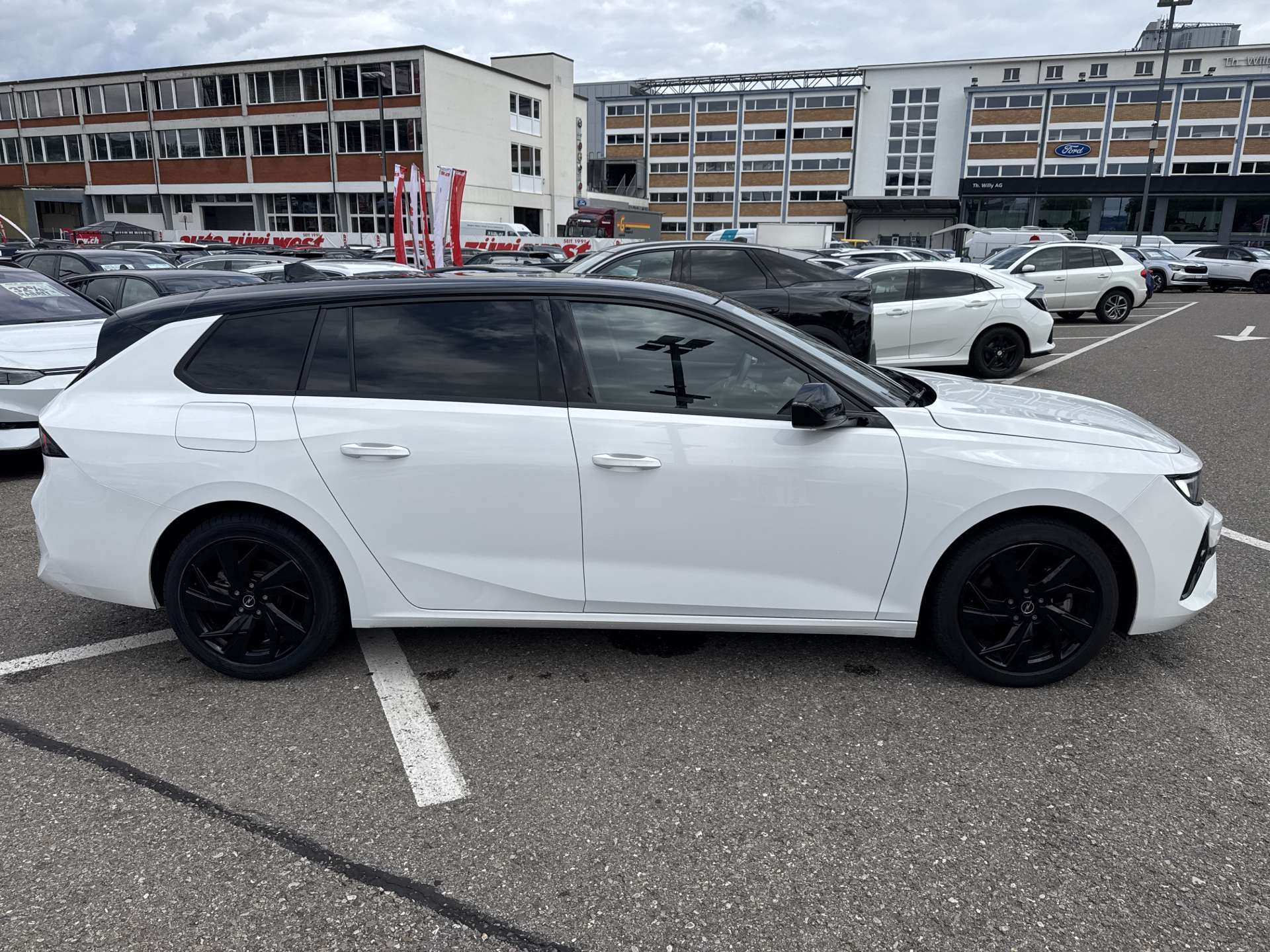 OPEL Astra Sports Tourer 1.2i Turbo GS Automat-image-10