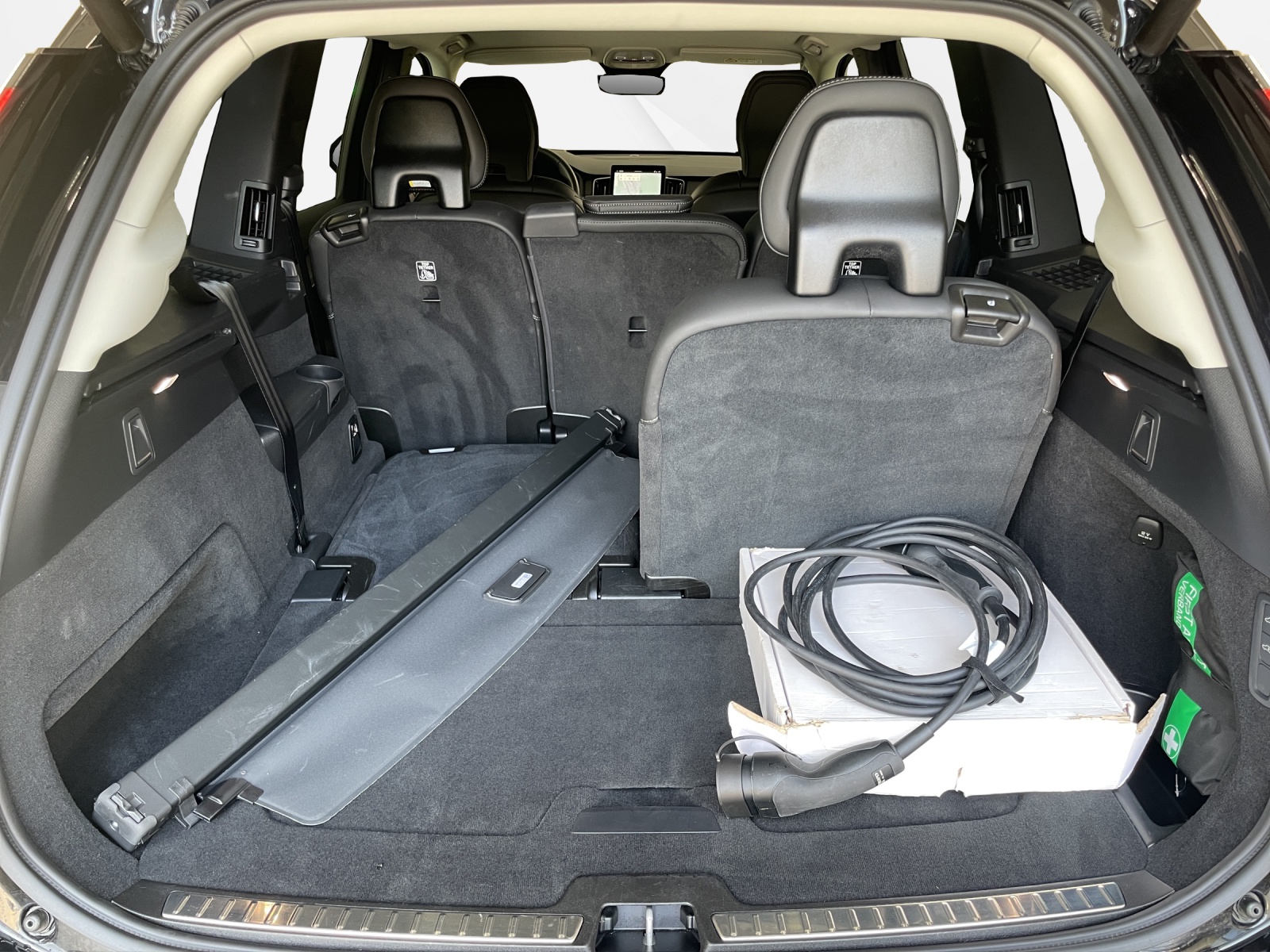 VOLVO XC90 2.0 T8 TE Plus Dark eAWD-image-14