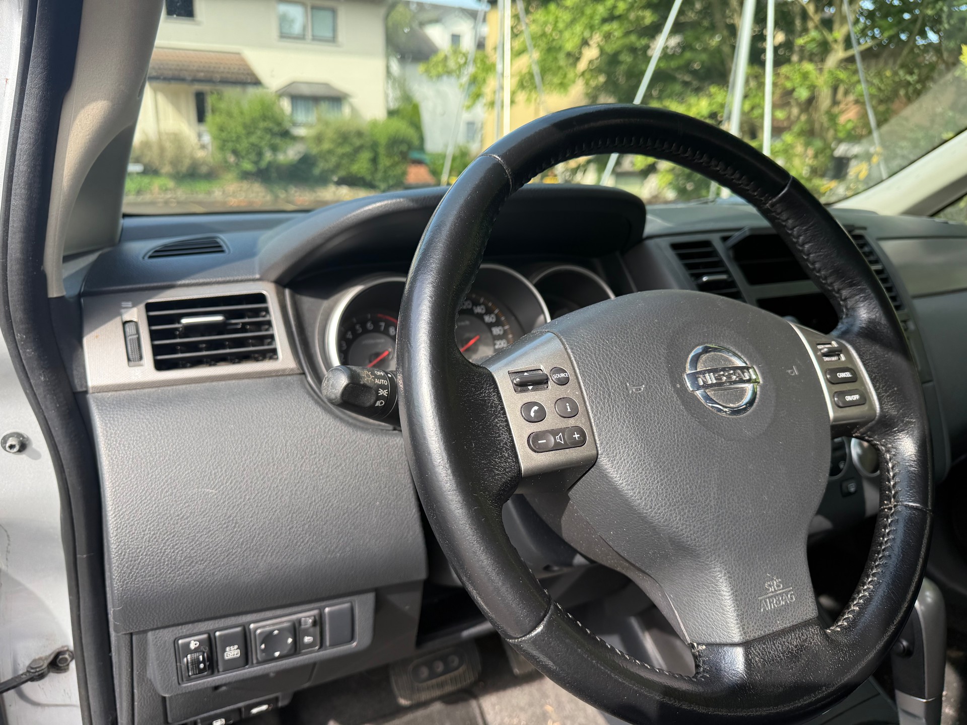 NISSAN Tiida 1.6 acenta Automatic-image-13