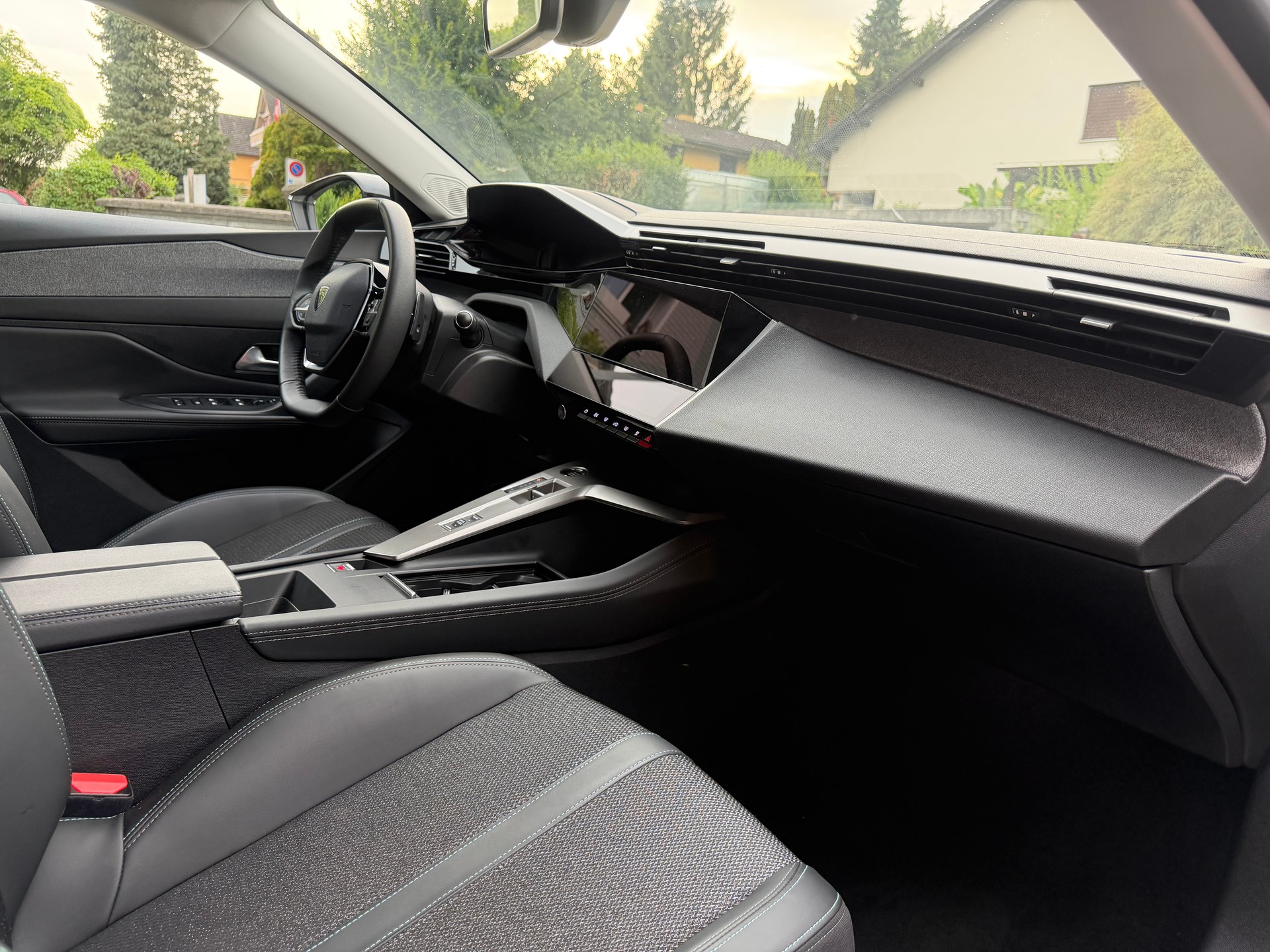 PEUGEOT 308 SW 1.5 BlueHDI Allure Pack EAT8-image-14