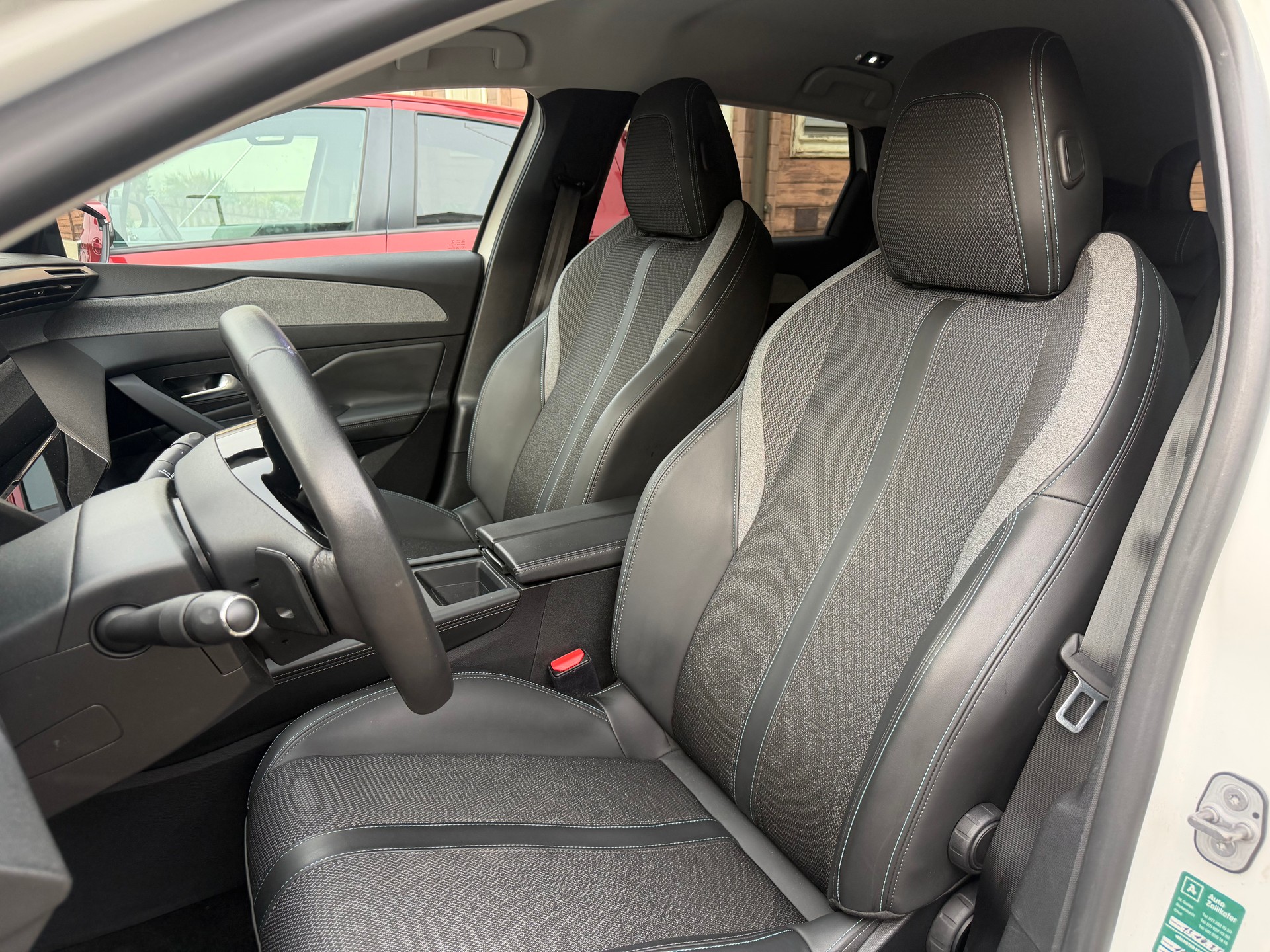 PEUGEOT 308 SW 1.5 BlueHDI Allure Pack EAT8-image-11