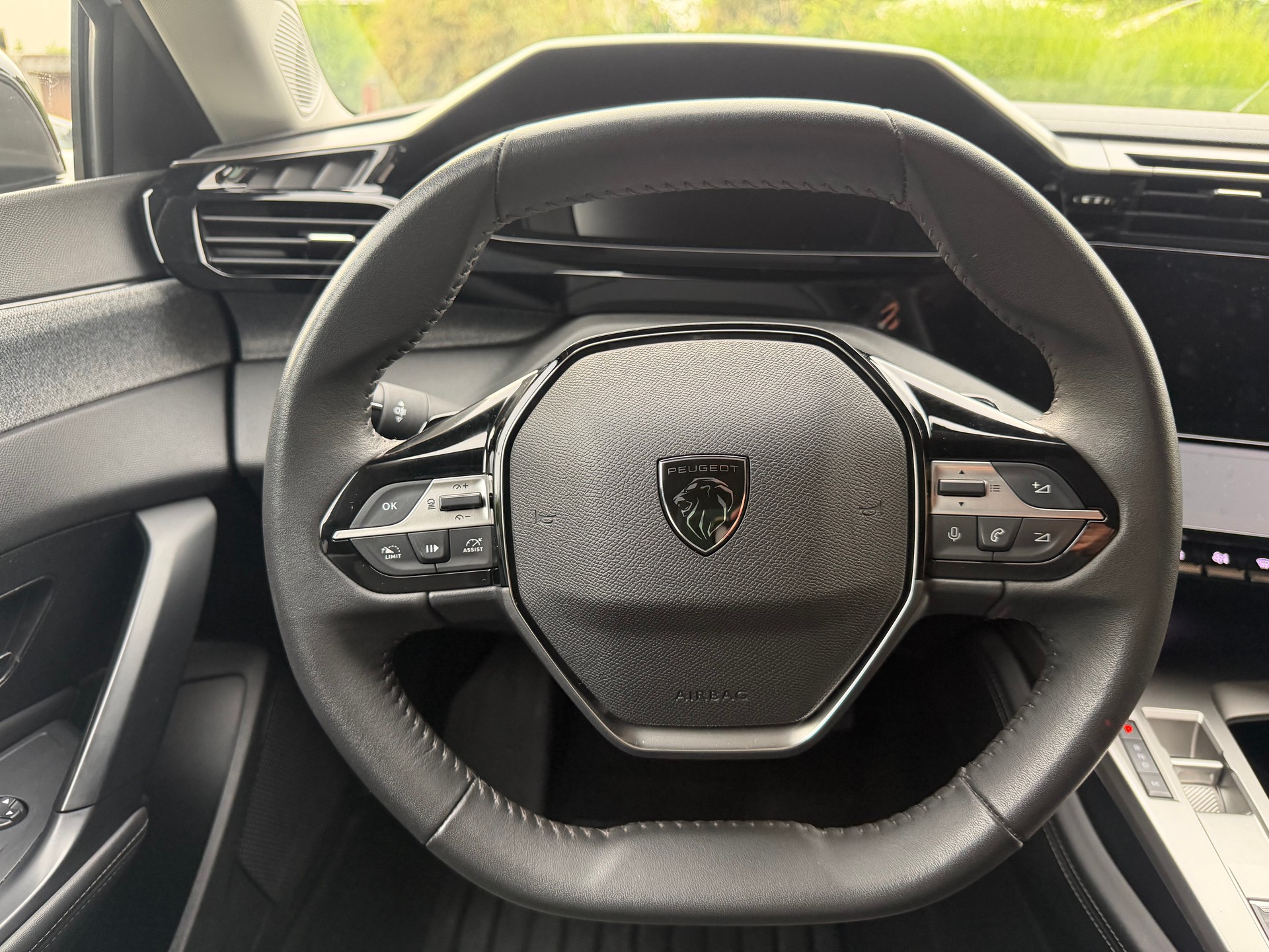 PEUGEOT 308 SW 1.5 BlueHDI Allure Pack EAT8-image-15