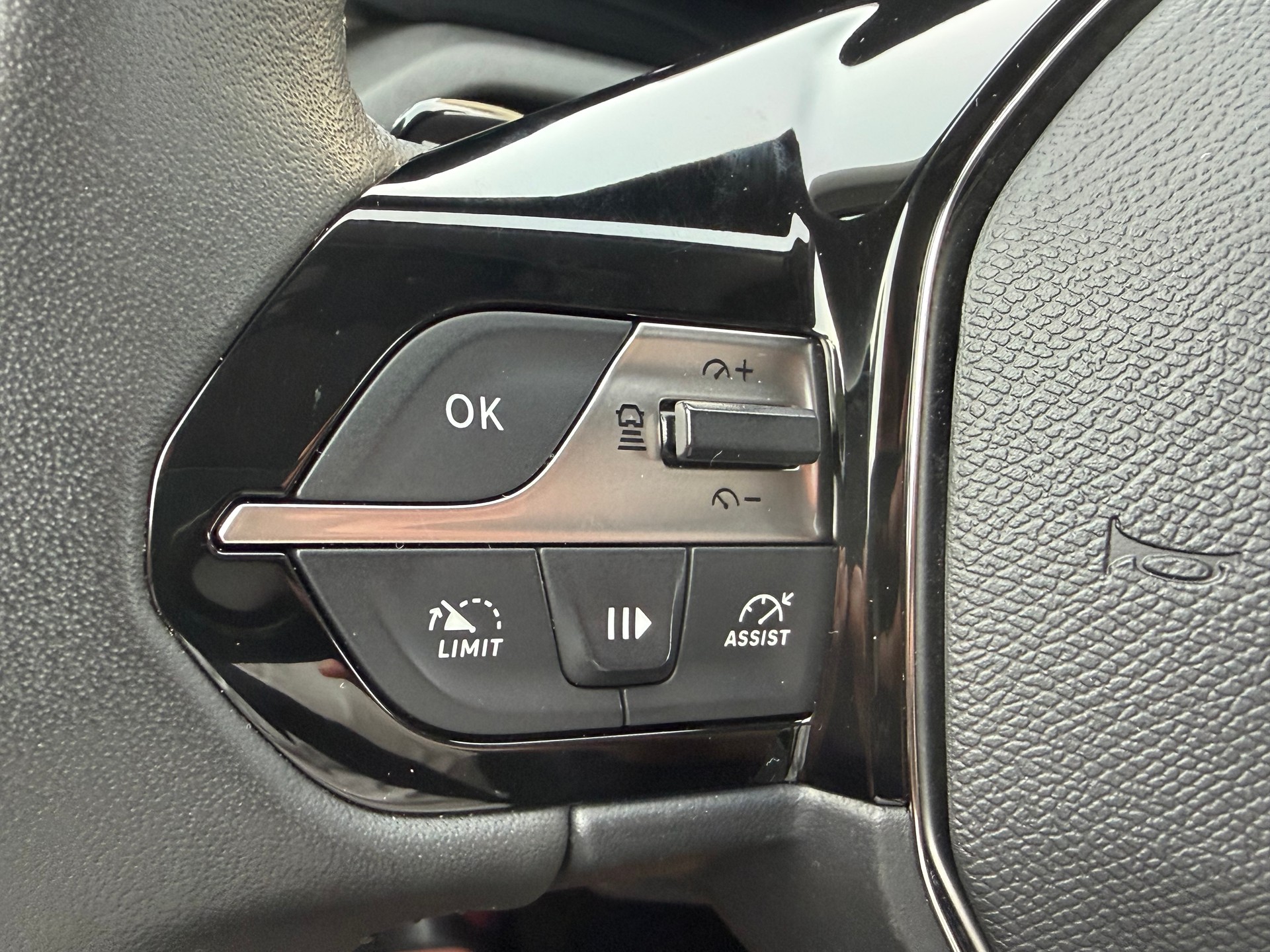 PEUGEOT 308 SW 1.5 BlueHDI Allure Pack EAT8-image-16