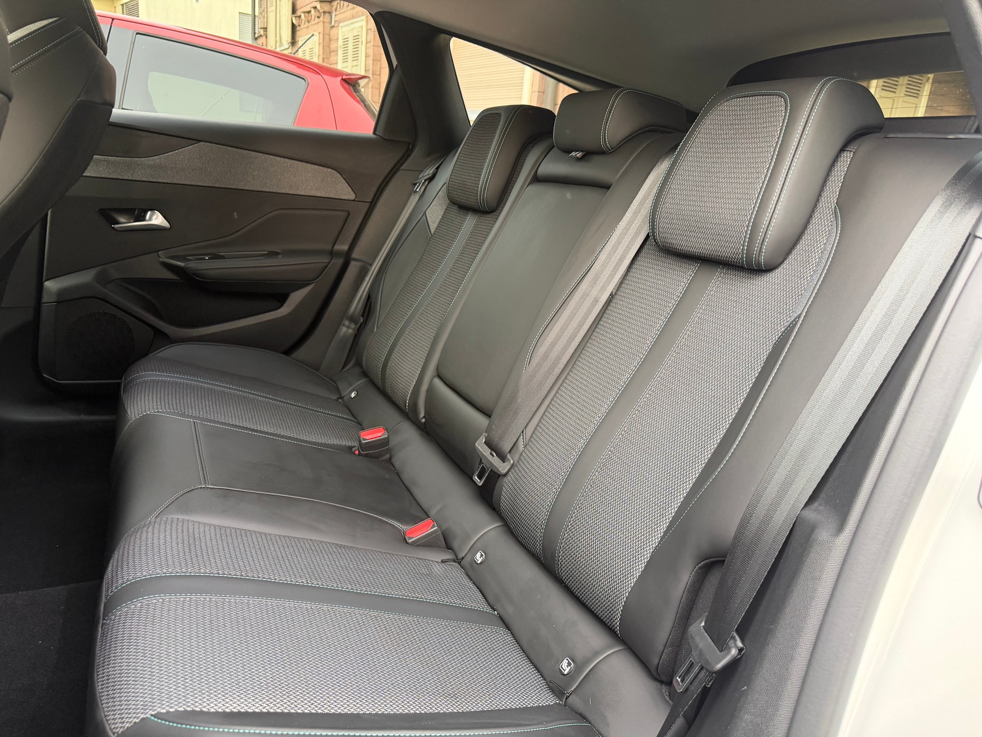 PEUGEOT 308 SW 1.5 BlueHDI Allure Pack EAT8-image-12