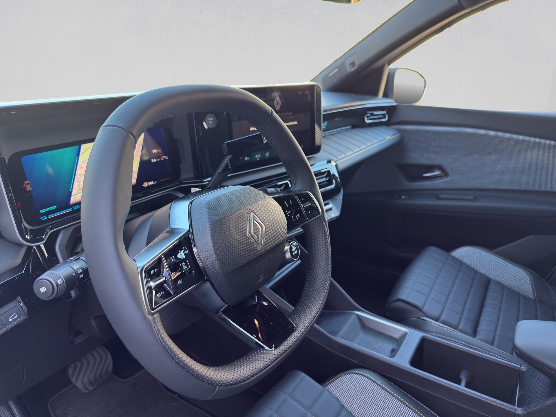 RENAULT R4 E-Tech Comfort Range 52 kWh Iconic-image-12