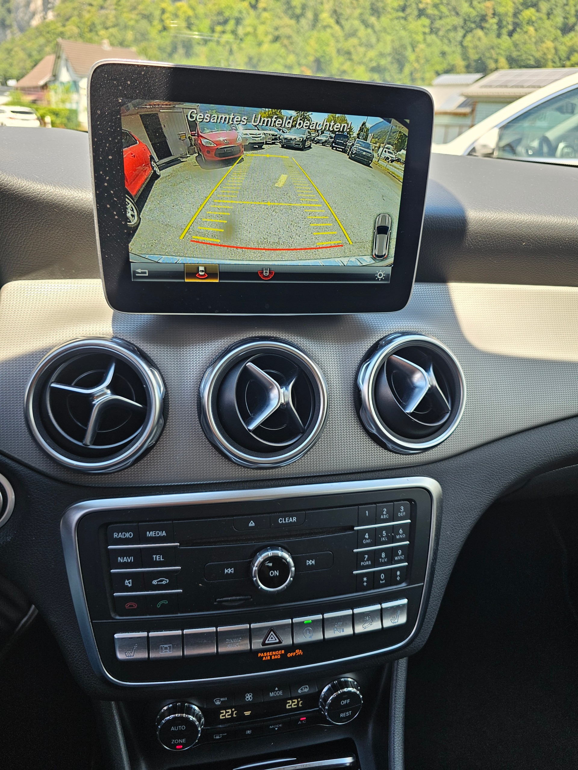 MERCEDES-BENZ GLA 200-image-2