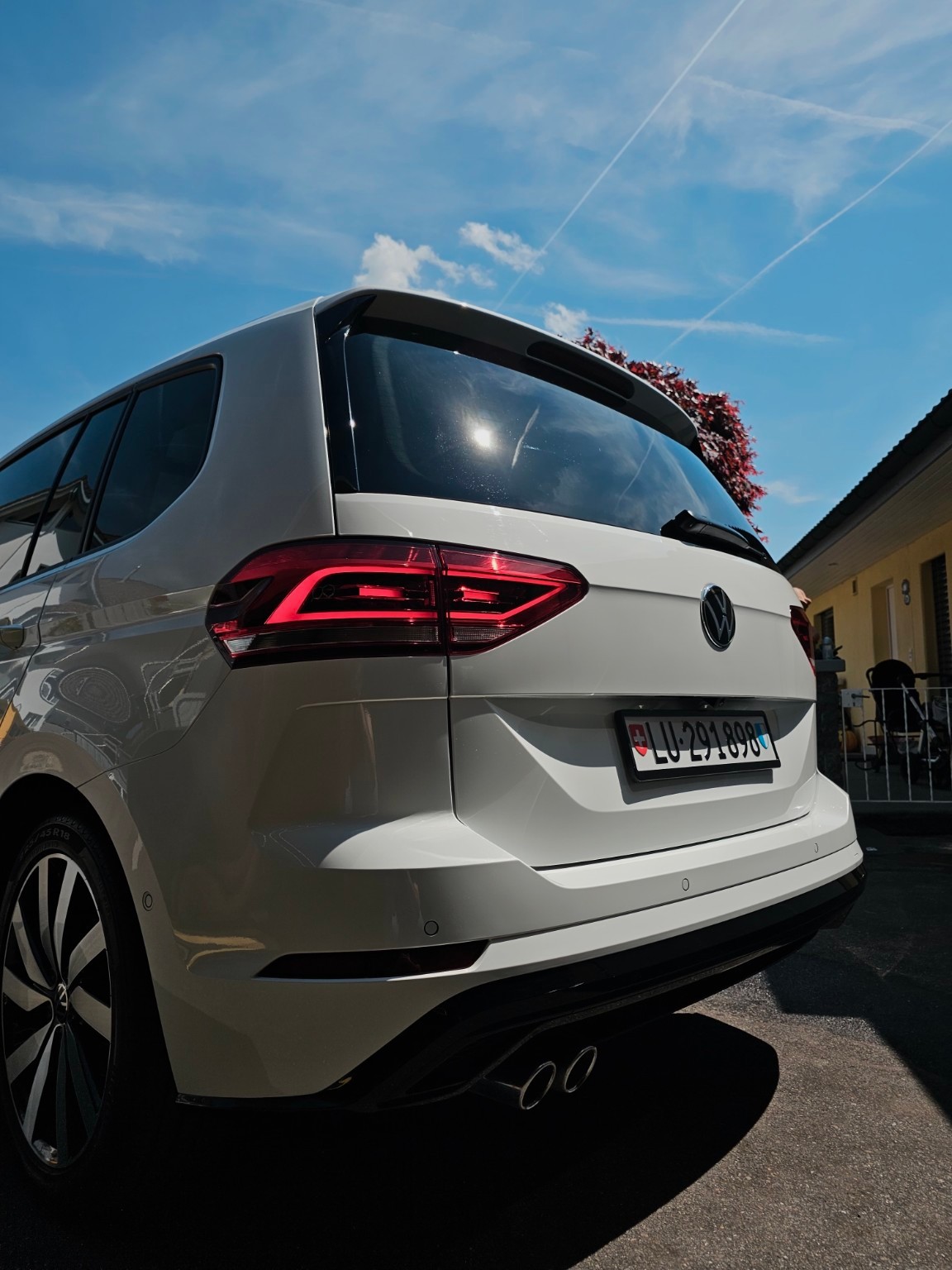 VW TOURAN R Line 2.0 TDI-image-2