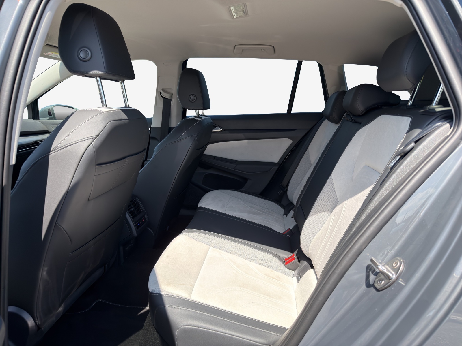 VW Golf Variant 2.0 TDI Style DSG-image-11