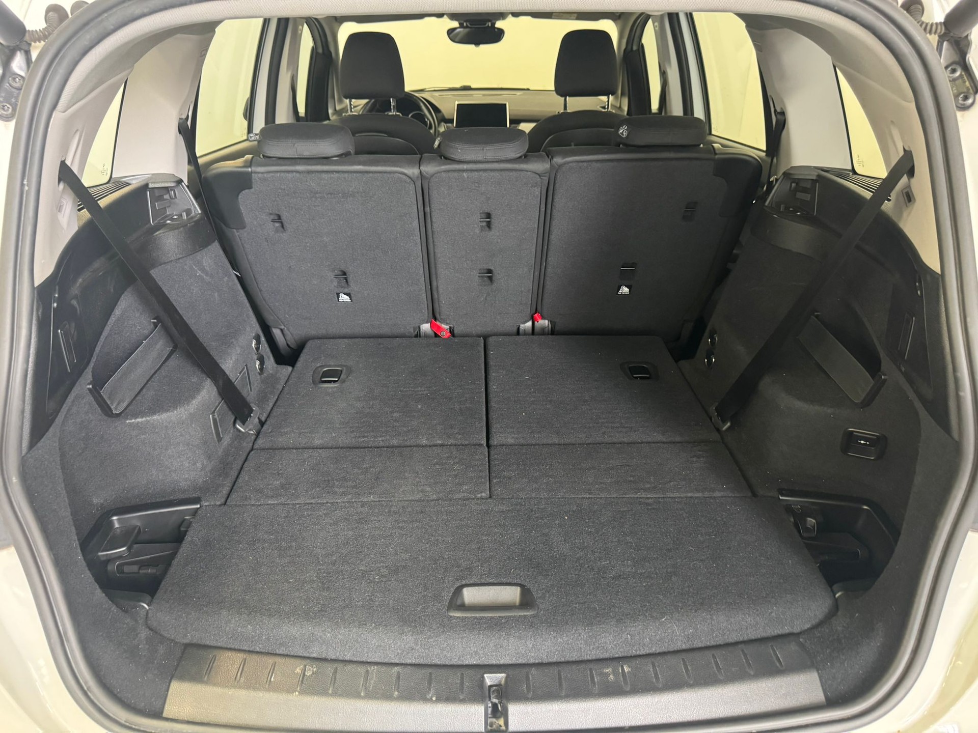 BMW 218d xDrive Gran Tourer Steptronic-image-12