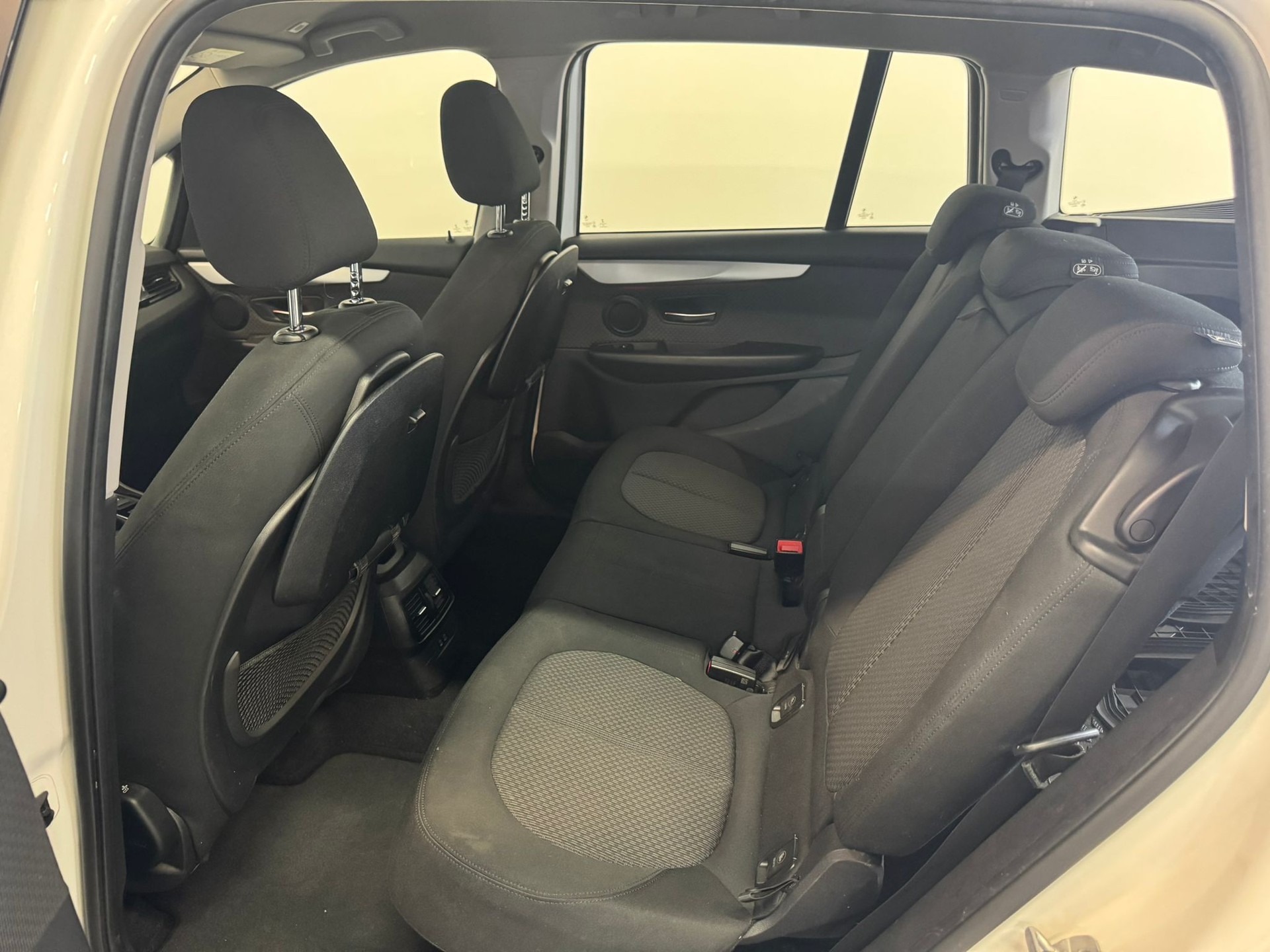 BMW 218d xDrive Gran Tourer Steptronic-image-16