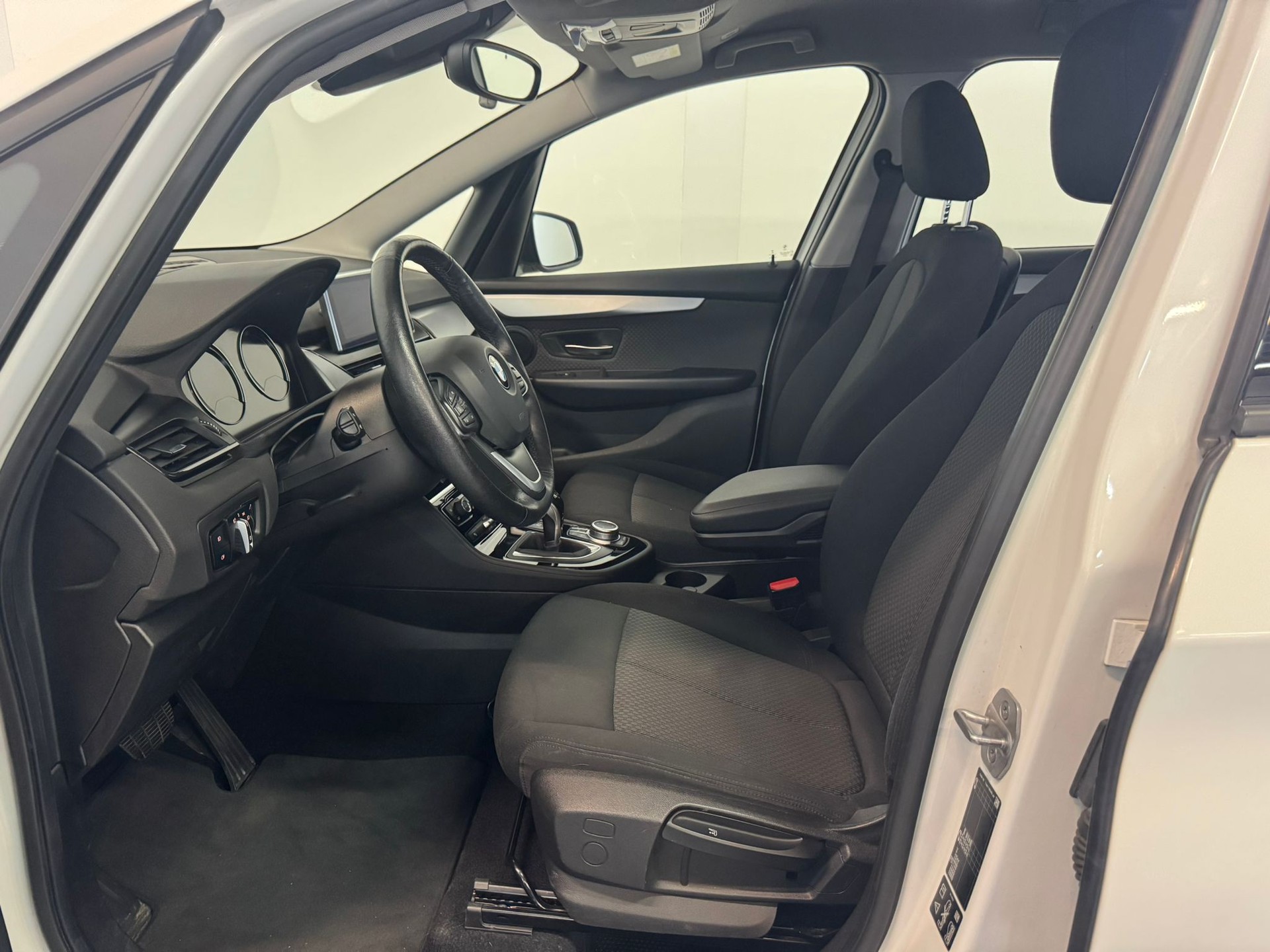 BMW 218d xDrive Gran Tourer Steptronic-image-15