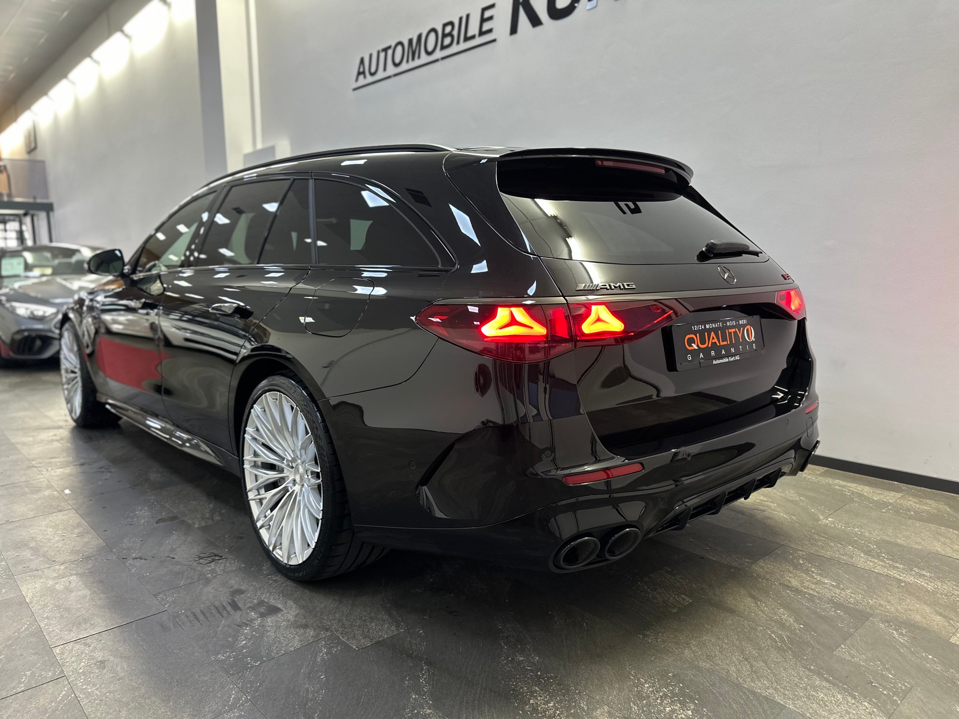 MERCEDES-BENZ E 53 Hybrid T 4Matic+ 9G-Tronic-showroom-element-3