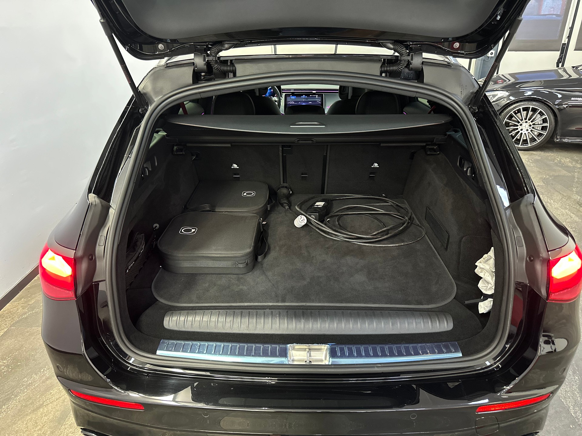MERCEDES-BENZ E 53 Hybrid T 4Matic+ 9G-Tronic-image-27
