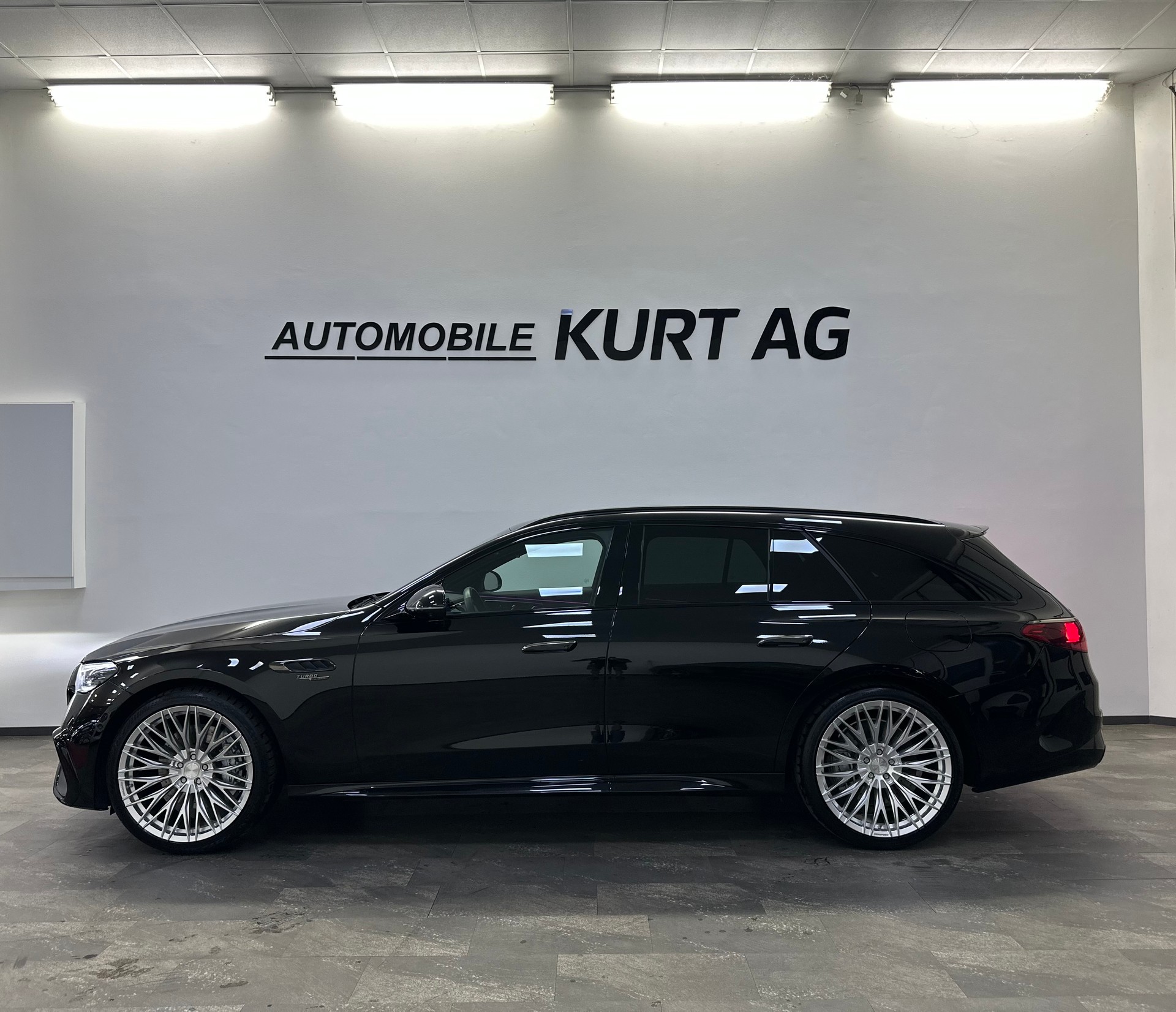 MERCEDES-BENZ E 53 Hybrid T 4Matic+ 9G-Tronic-showroom-element-2