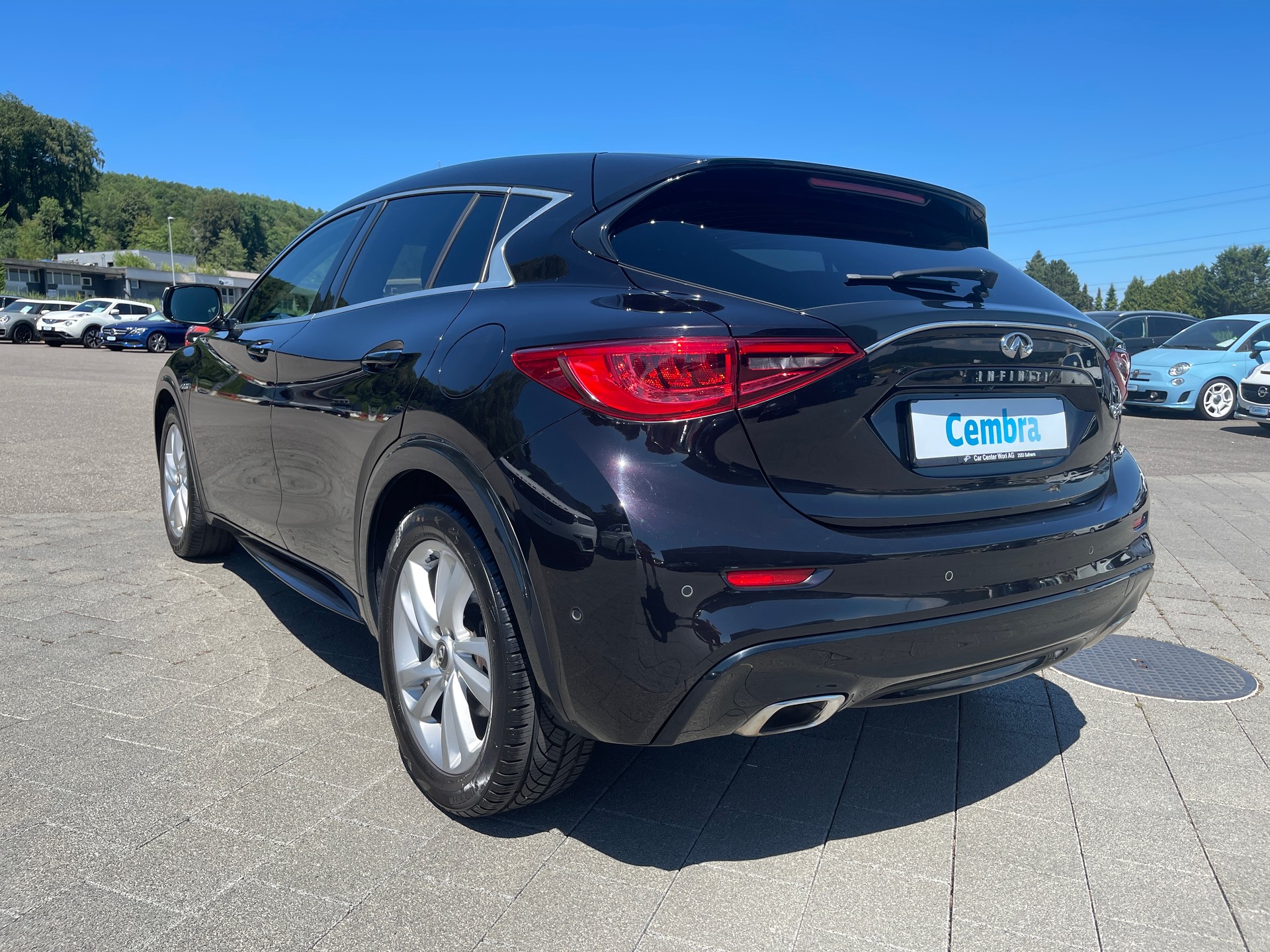 INFINITI Q30 2.2d Business Executive FWD DCT-image-2