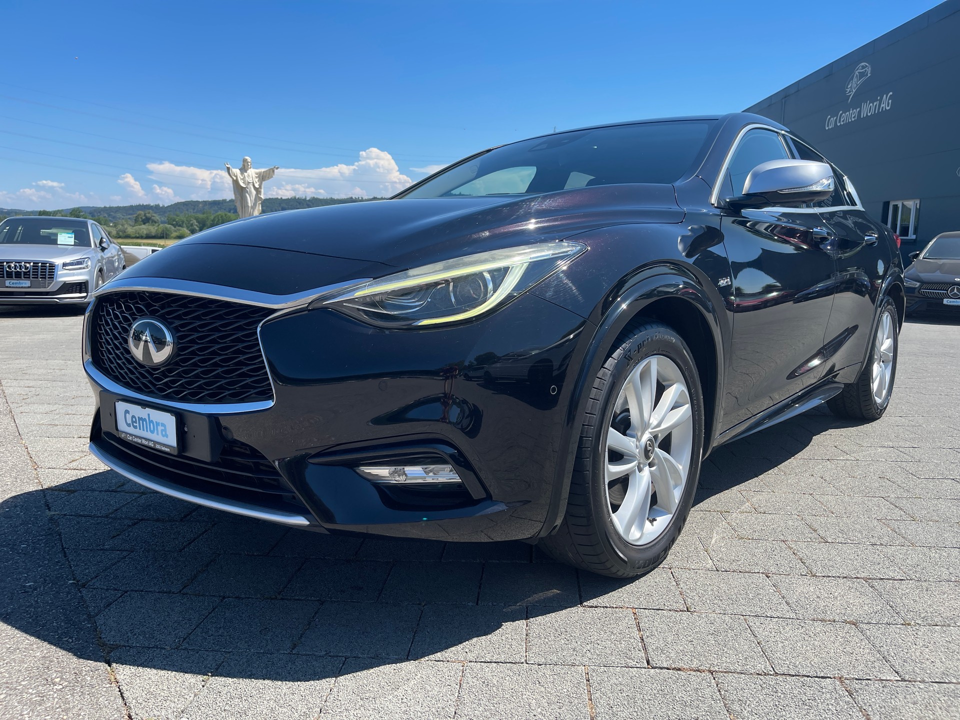 INFINITI Q30 2.2d Business Executive FWD DCT-image-1