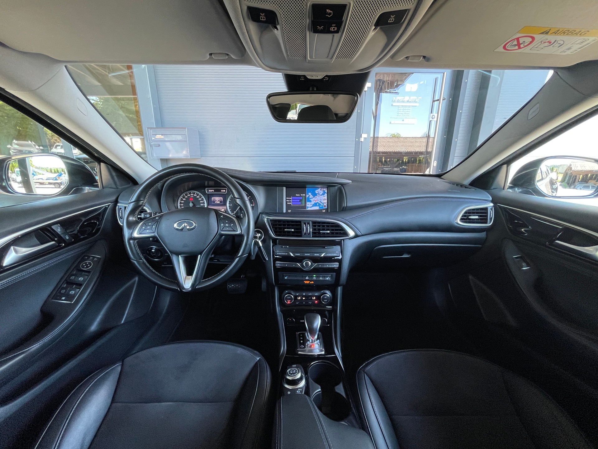 INFINITI Q30 2.2d Business Executive FWD DCT-image-7