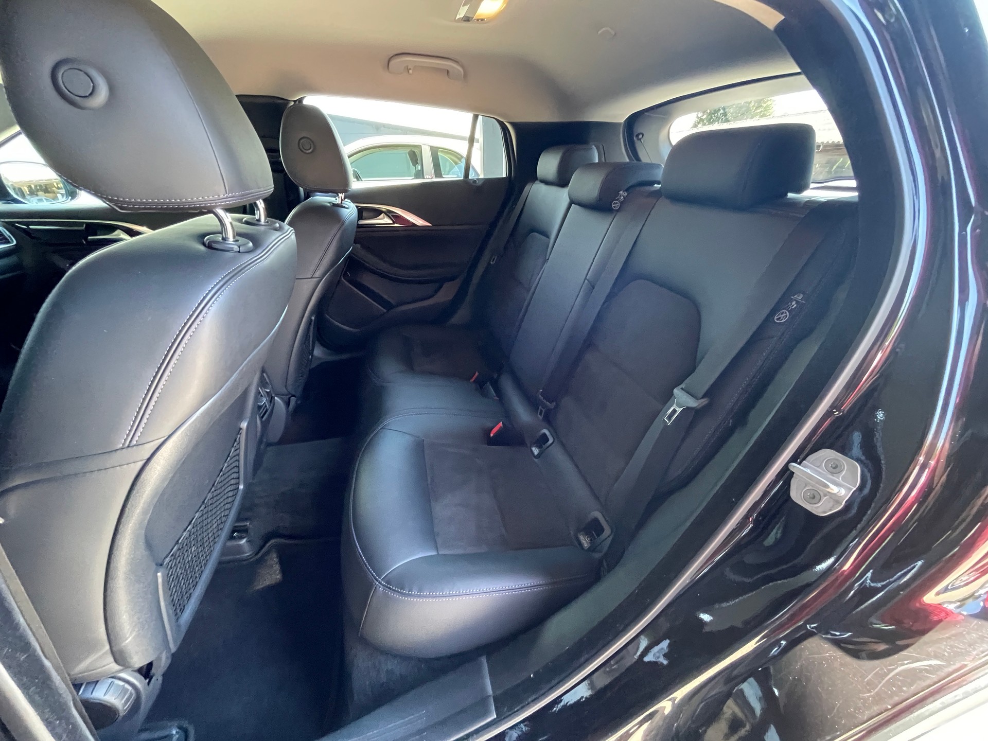 INFINITI Q30 2.2d Business Executive FWD DCT-image-13