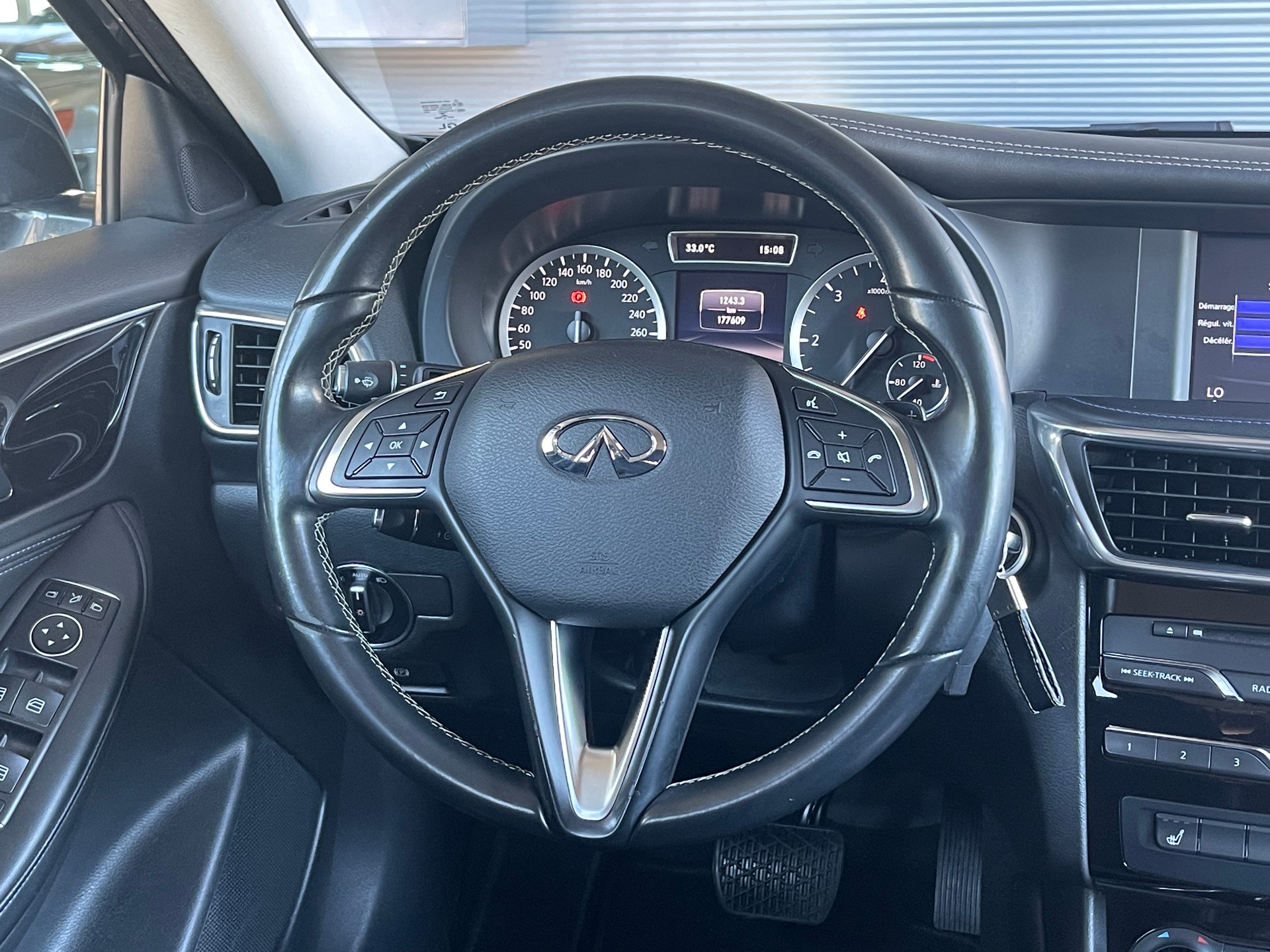 INFINITI Q30 2.2d Business Executive FWD DCT-image-8
