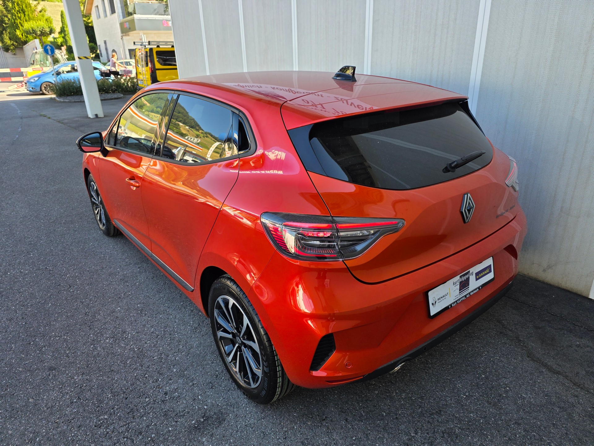 RENAULT Clio 1.0 Techno-image-1
