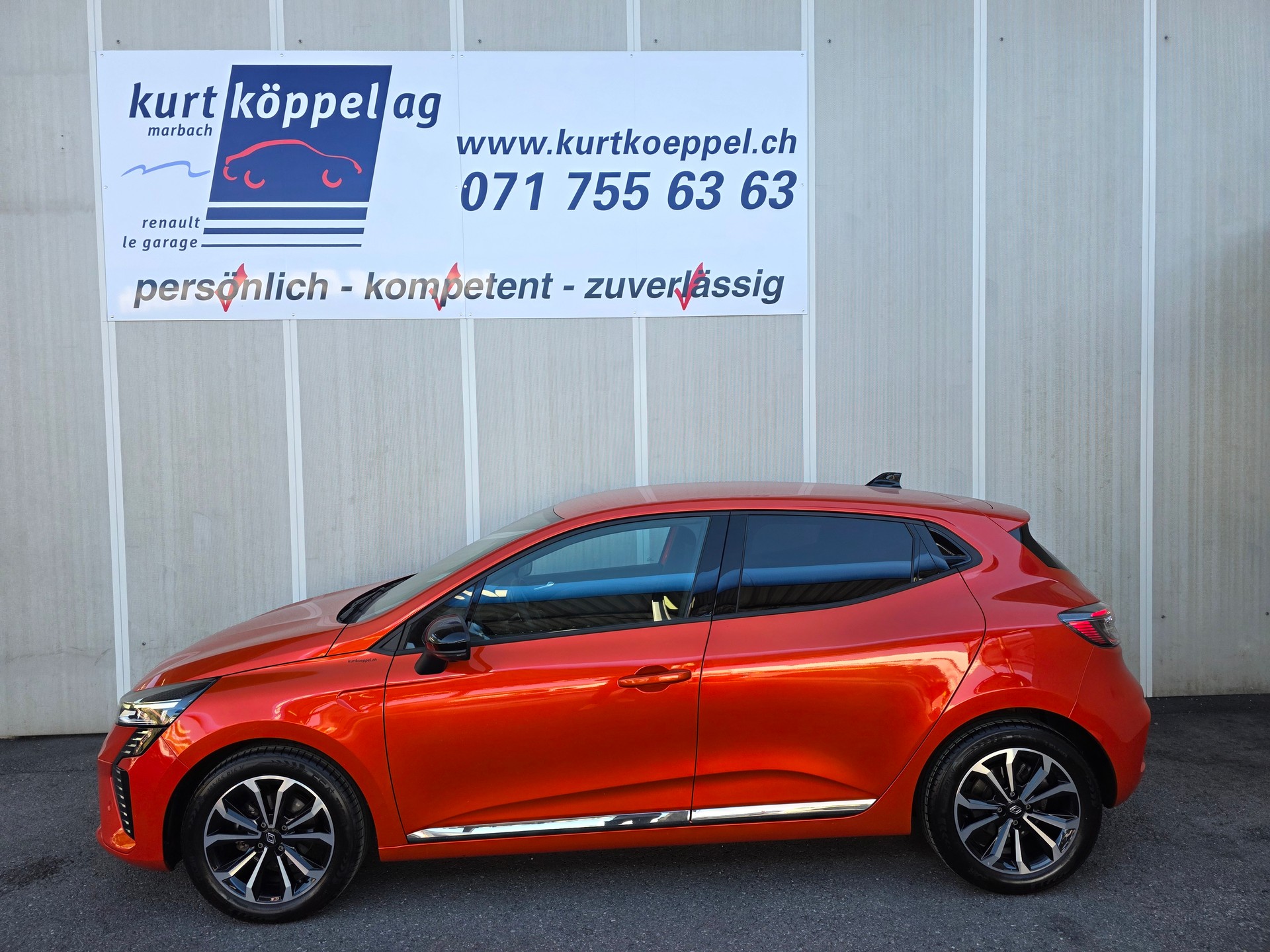 RENAULT Clio 1.0 Techno-image-0