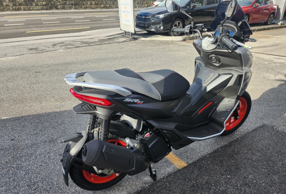 APRILIA SR 125 GT ABS-showroom-element-2