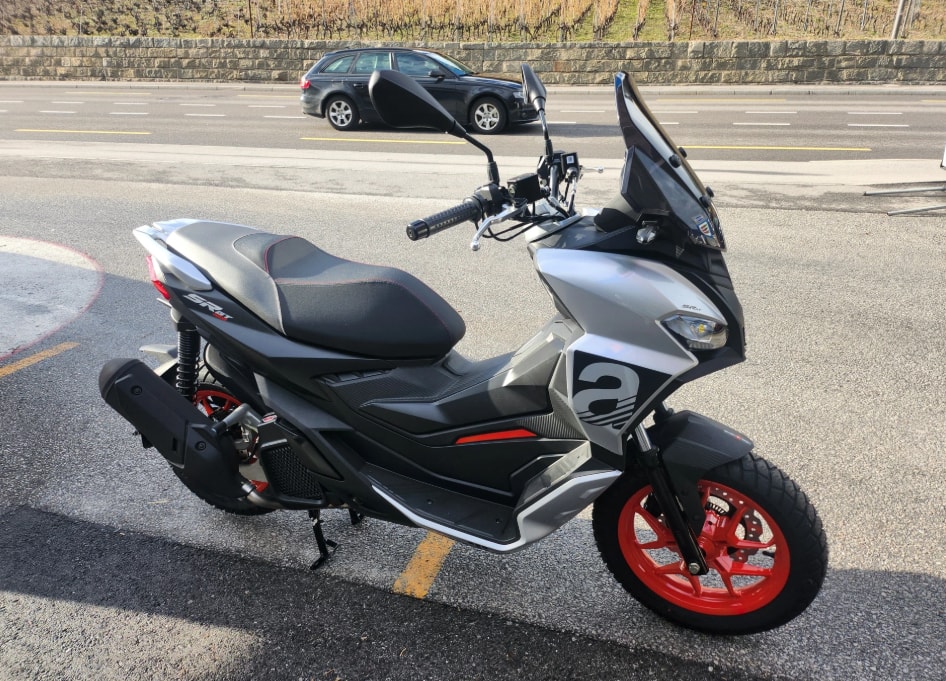 APRILIA SR 125 GT ABS-showroom-element-1