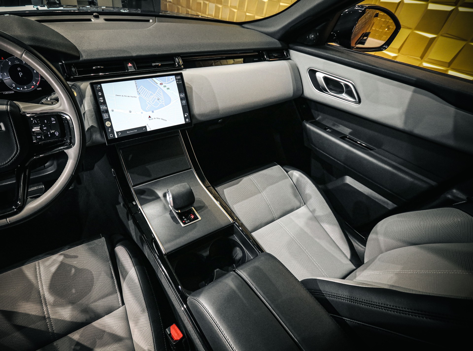 LAND ROVER Range Rover Velar D300 I6 MHEV HSE Dynamic-image-14