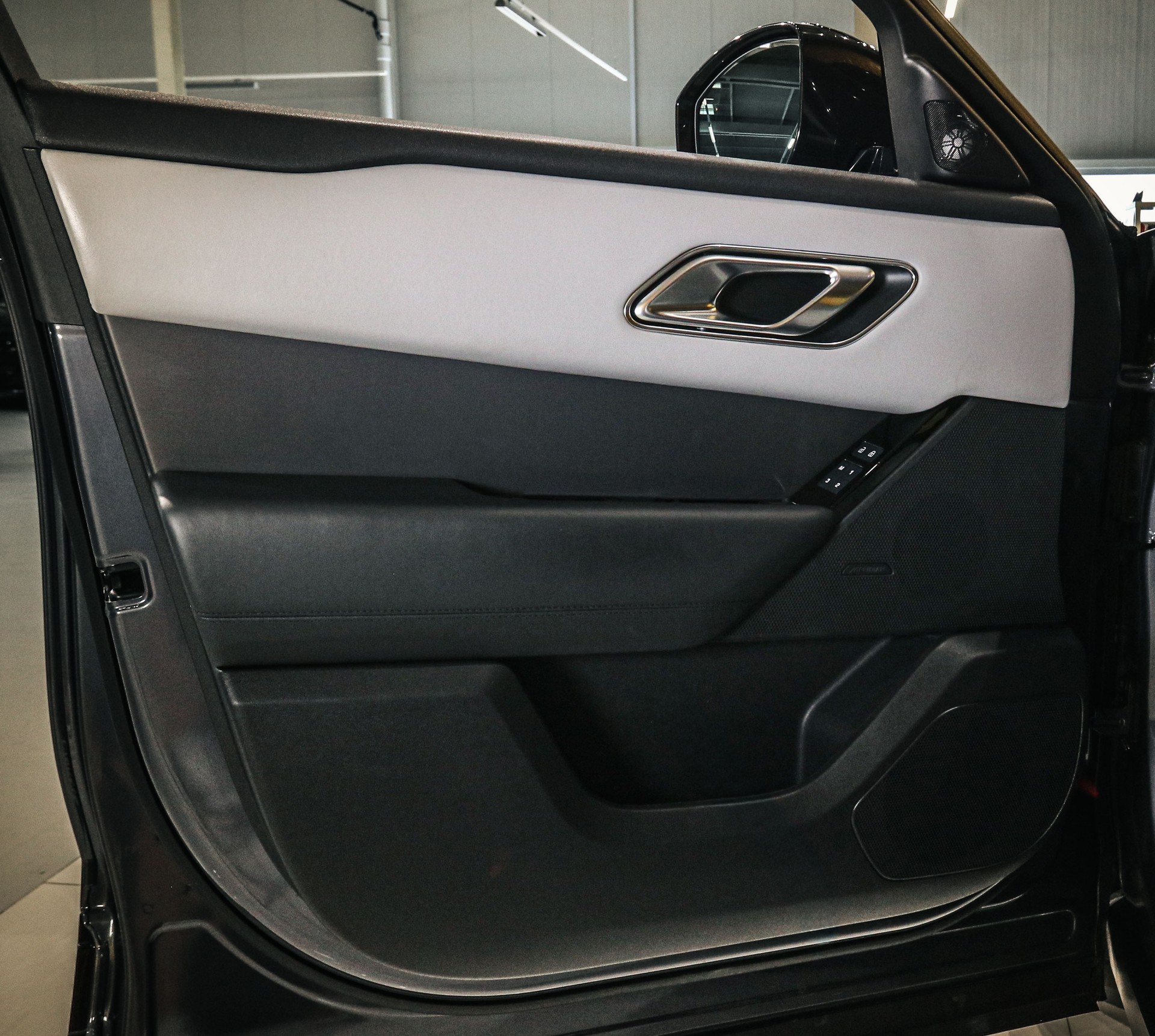 LAND ROVER Range Rover Velar D300 I6 MHEV HSE Dynamic-image-22