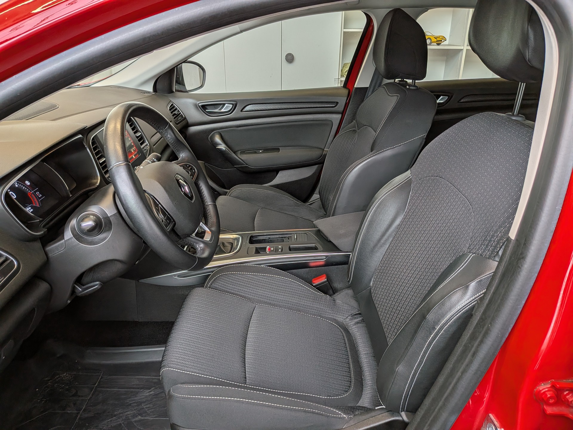 RENAULT Mégane Grandtour 1.5 dCi GT Line EDC-image-10