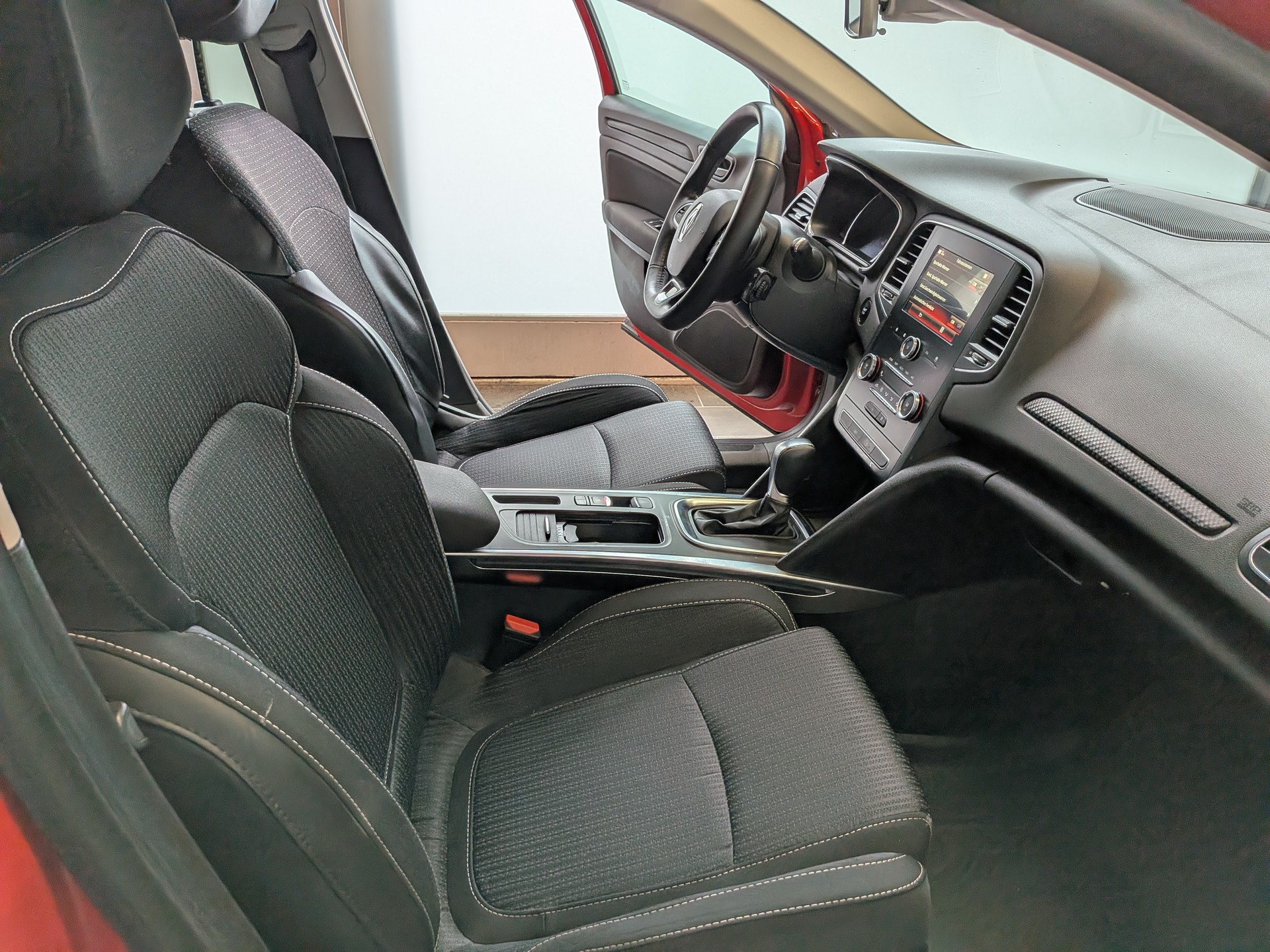RENAULT Mégane Grandtour 1.5 dCi GT Line EDC-image-12